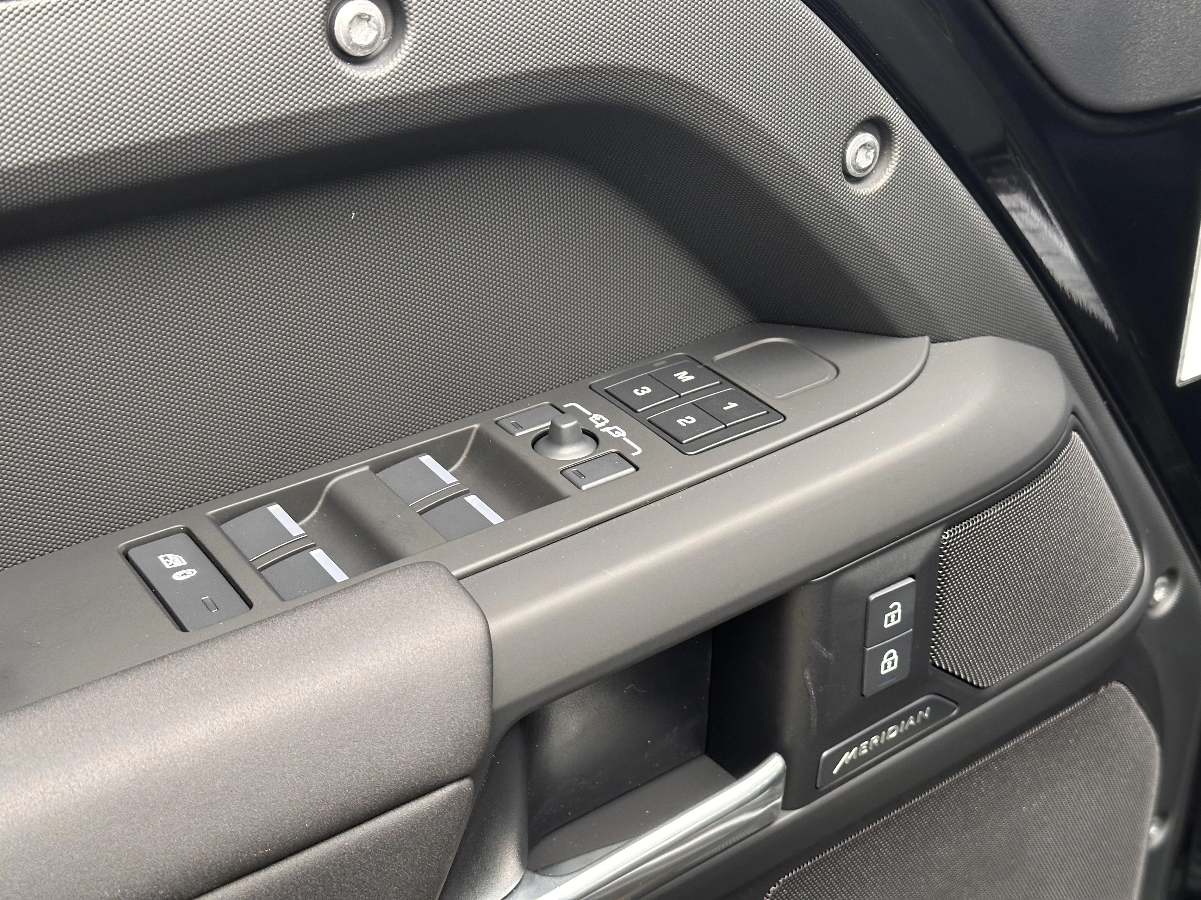 Land Rover-Defender-image-20