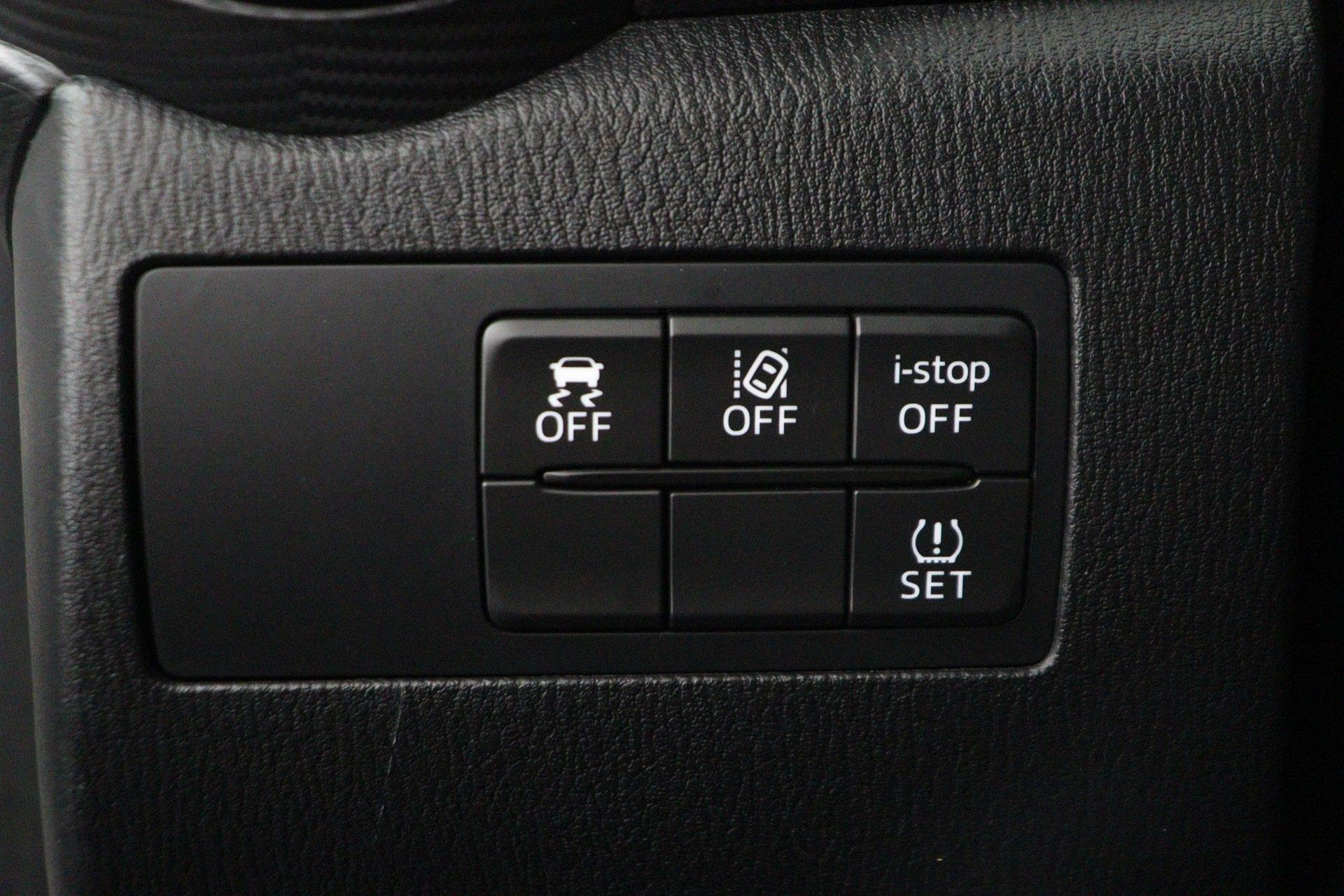 Mazda-2-image-23