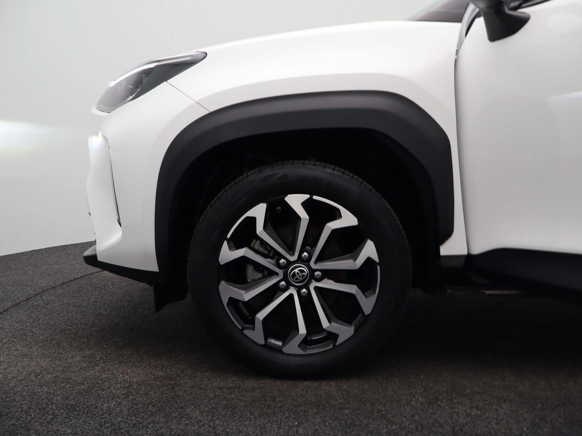Toyota-Yaris Cross-image-14