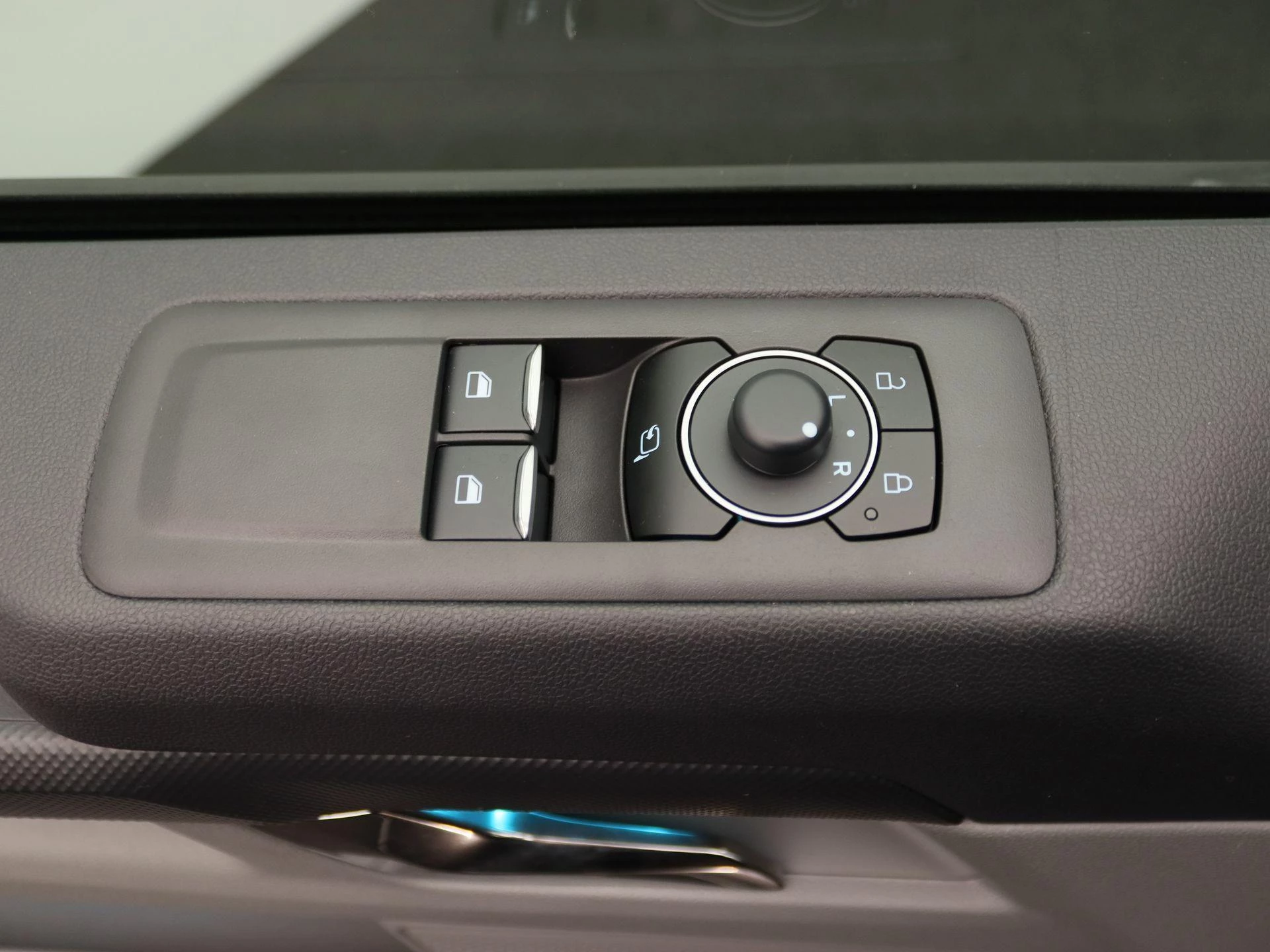 Ford-E-Transit-image-19