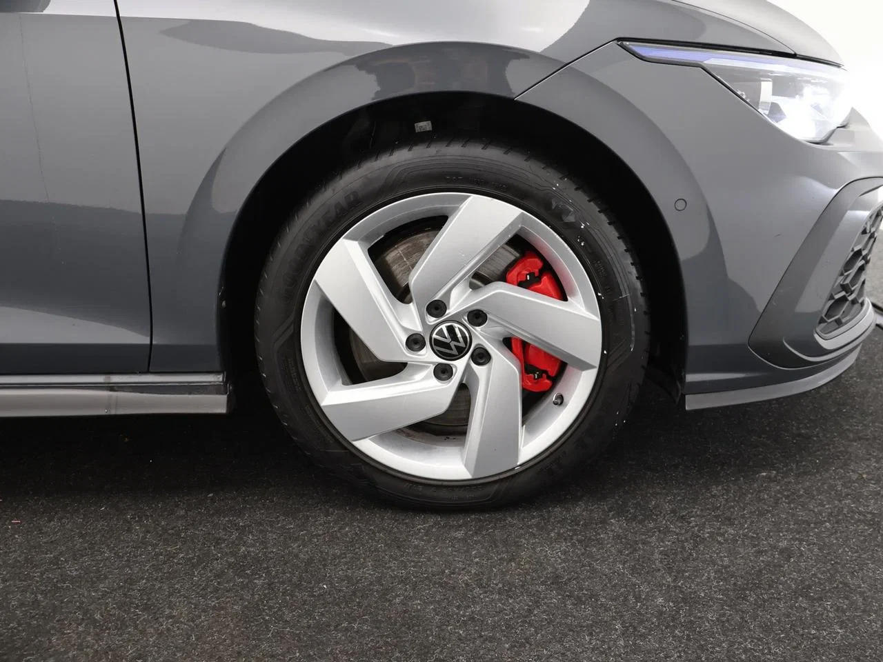 Volkswagen-Golf-image-4