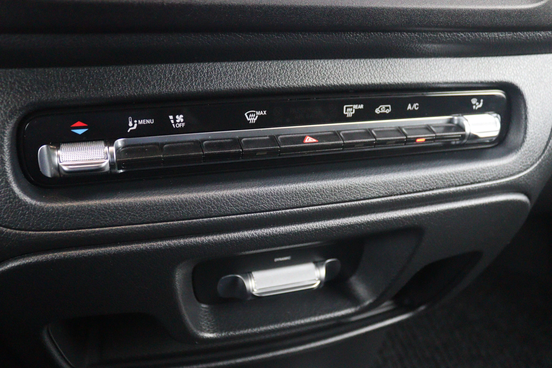 Mercedes-Benz-Vito-image-10