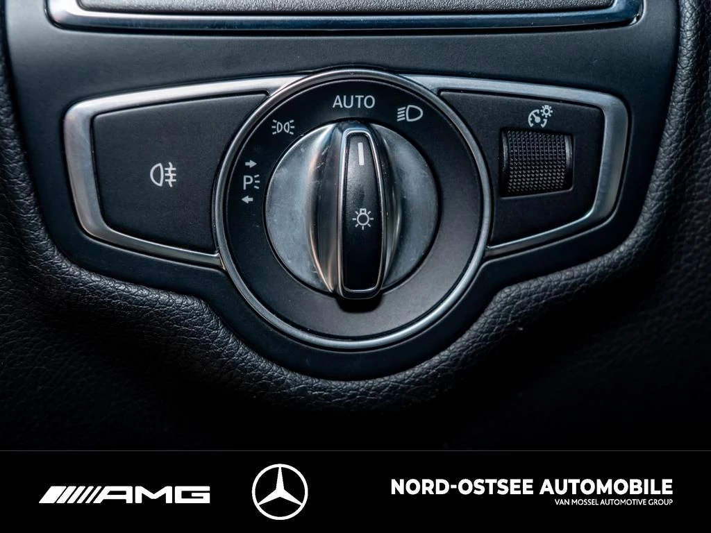 Mercedes-Benz C-Klasse 180 Coupé AMG COMAND LED TEMPO KAMERA AMG Line