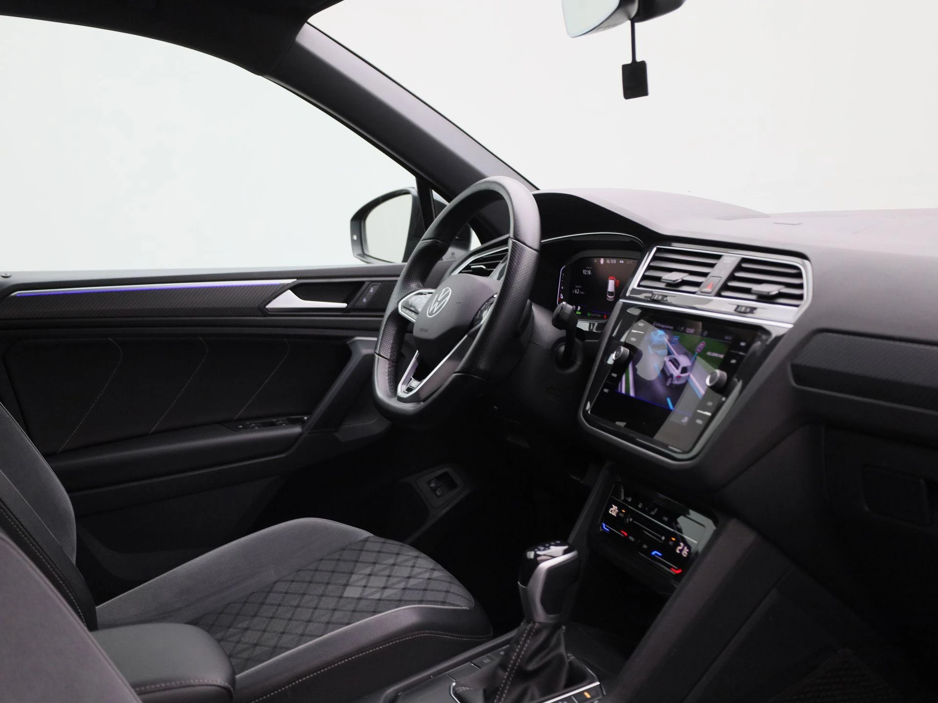 Volkswagen-Tiguan-image-36