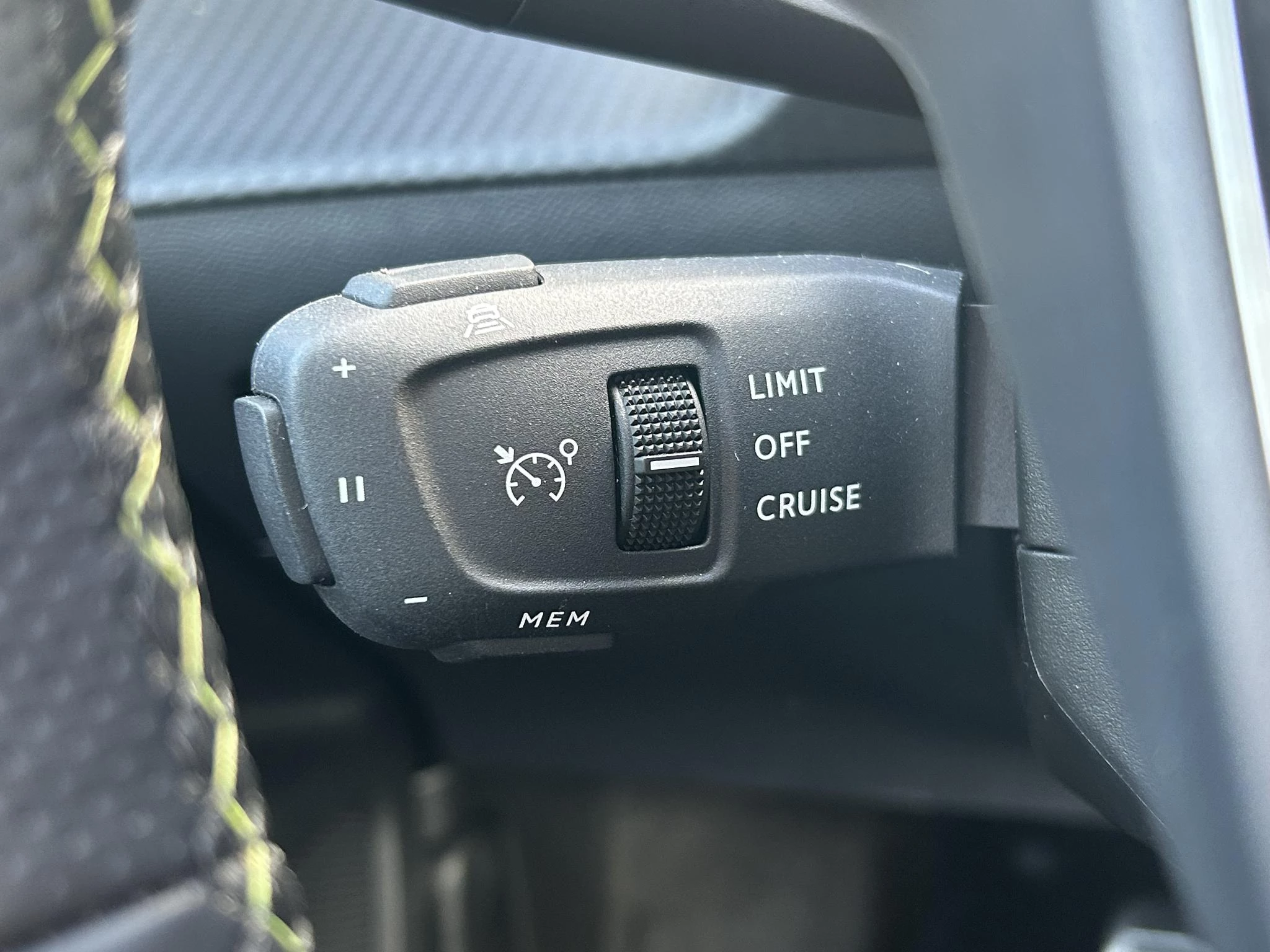 Peugeot-e-2008-image-12