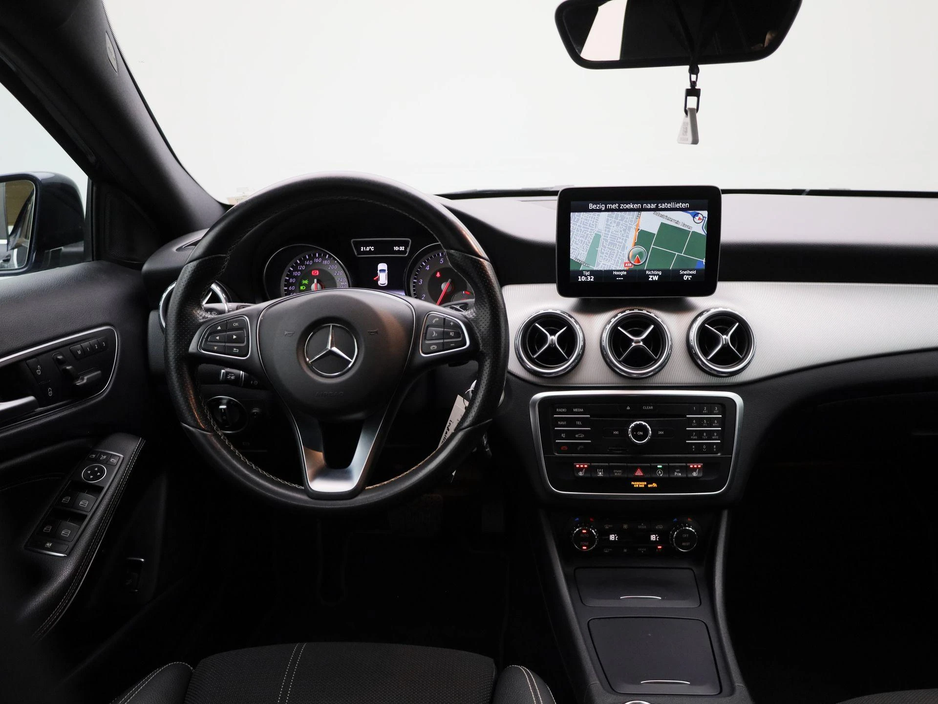 Mercedes-Benz-GLA-image-6