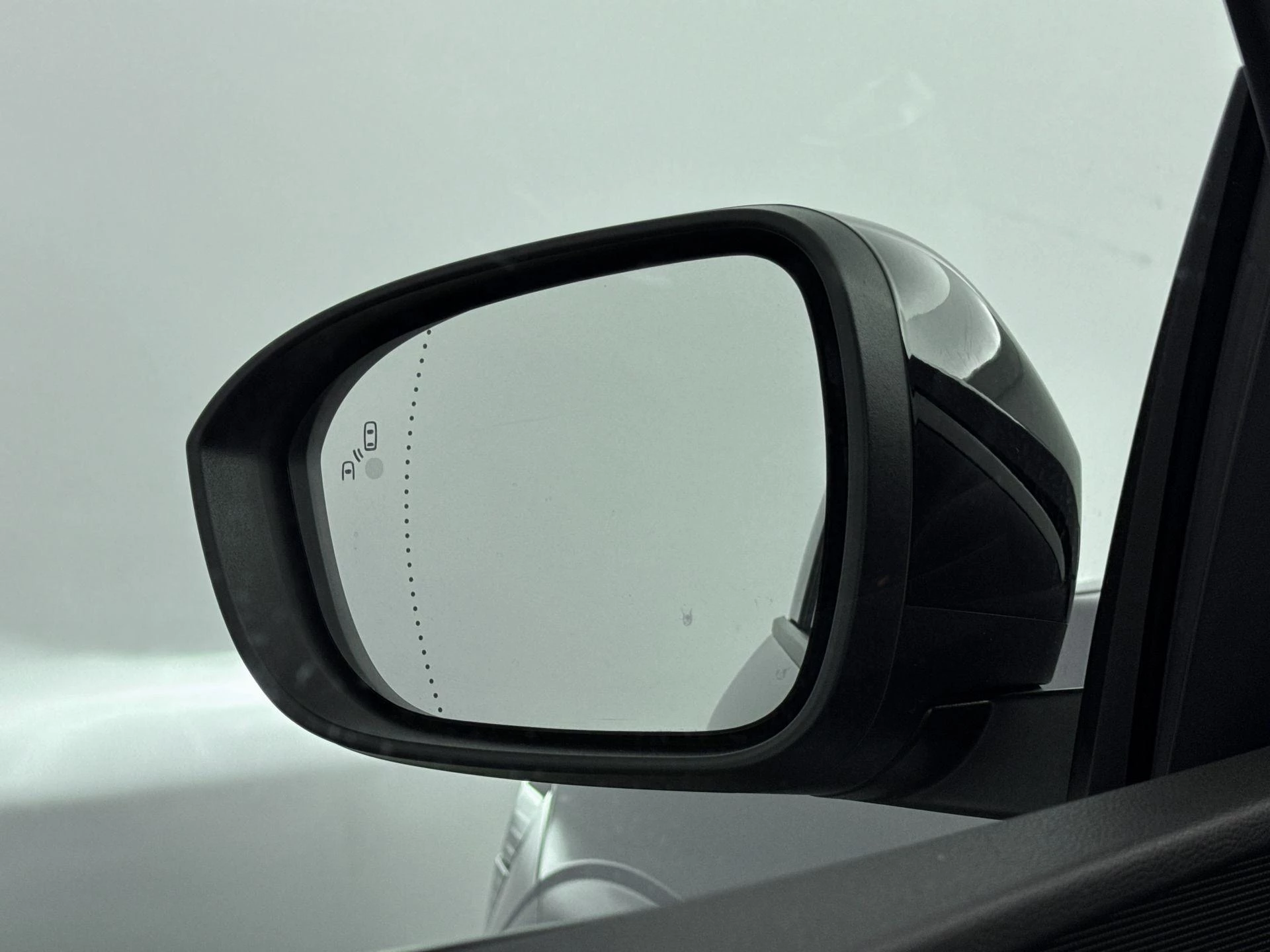 Renault-Megane E-Tech-image-19