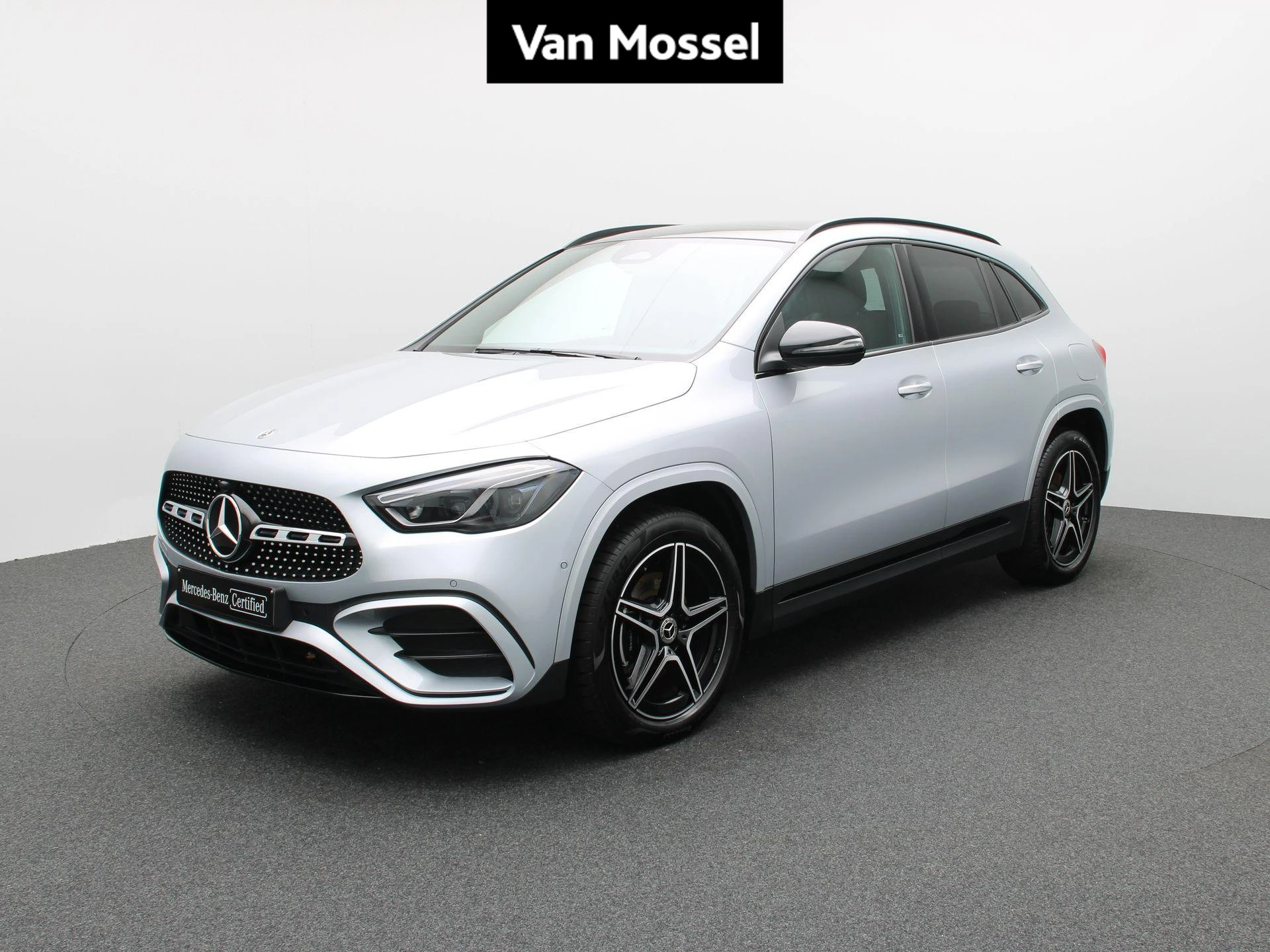 Mercedes-Benz-GLA-image-0