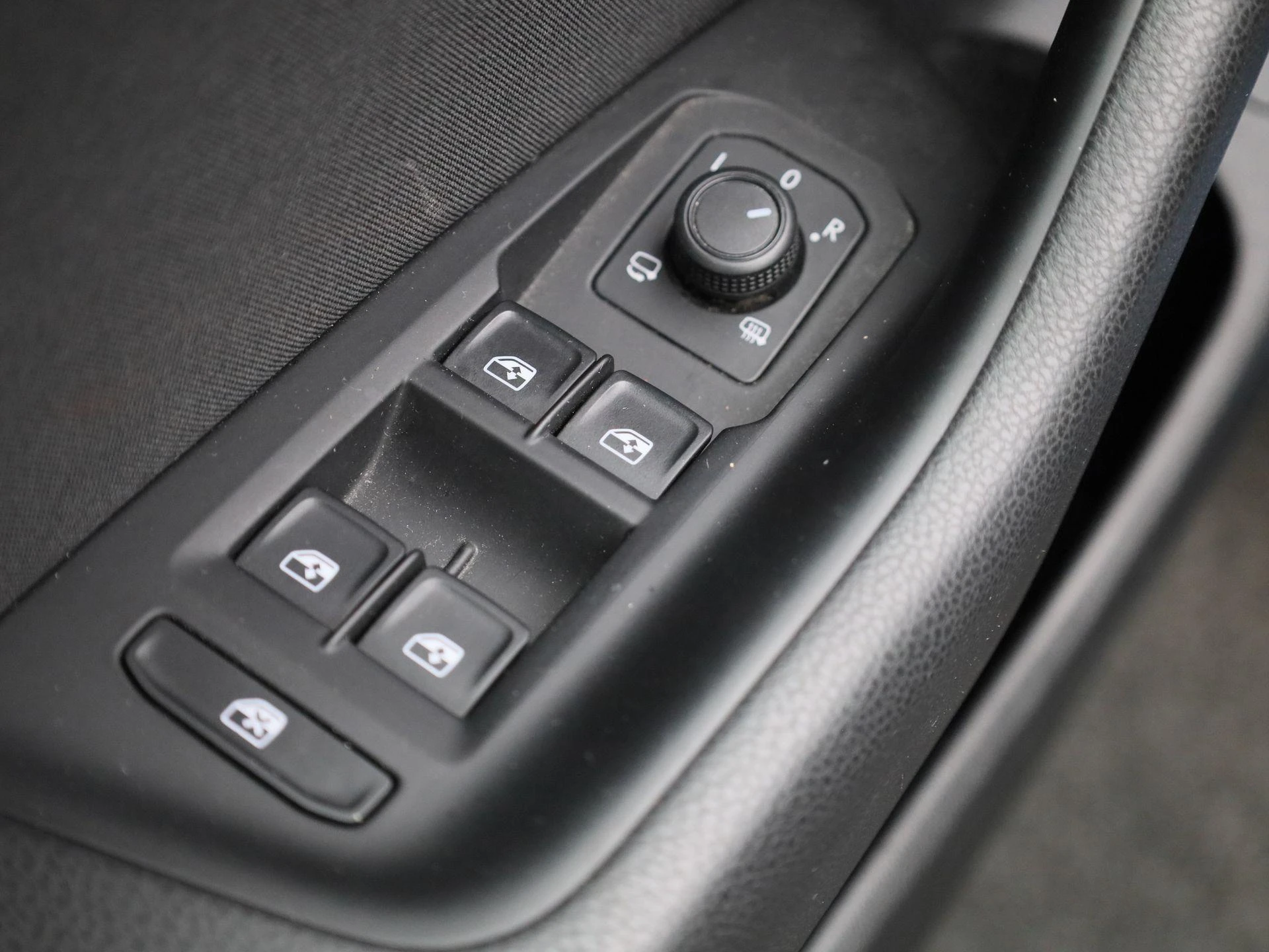 Volkswagen-Passat-image-31