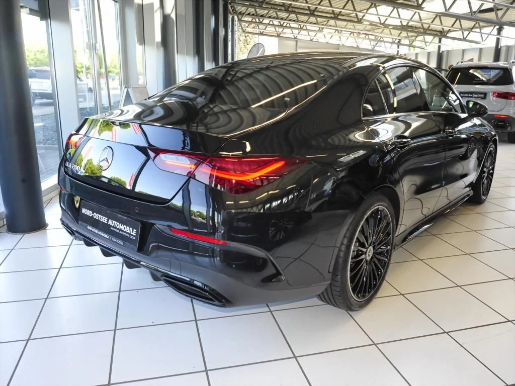 Mercedes-Benz-CLA 200-image-5