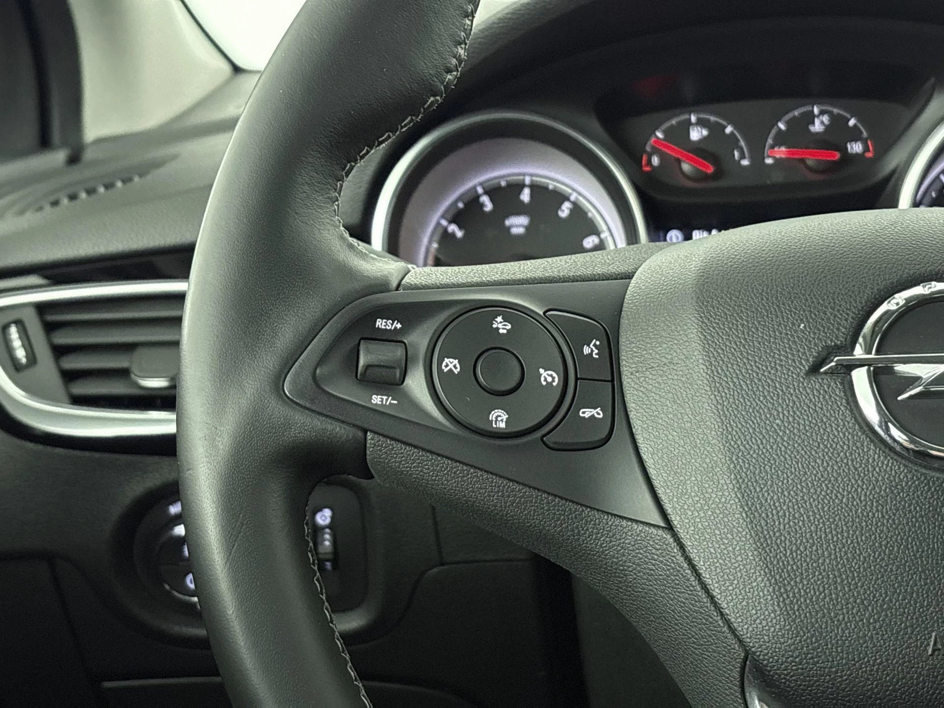 Opel-Astra-image-15