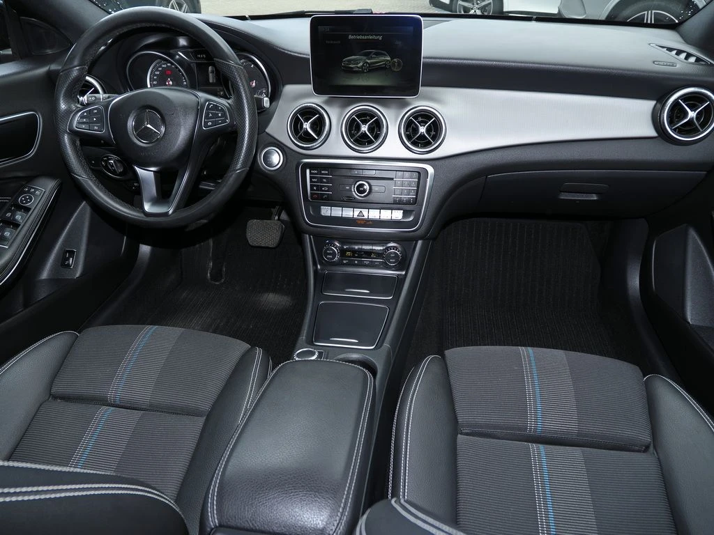 Mercedes-Benz-CLA 200 d-image-11
