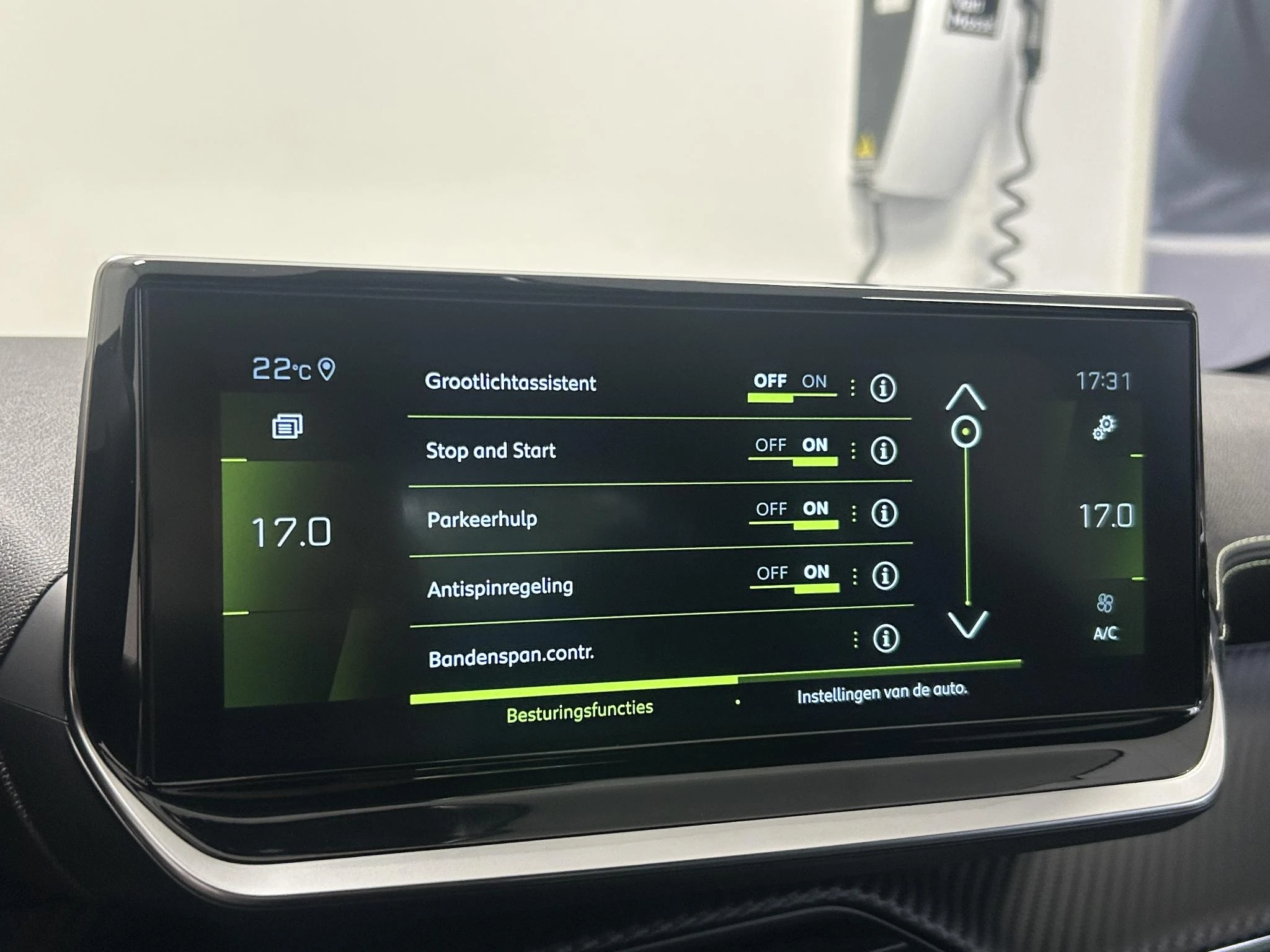 Peugeot-208-image-15
