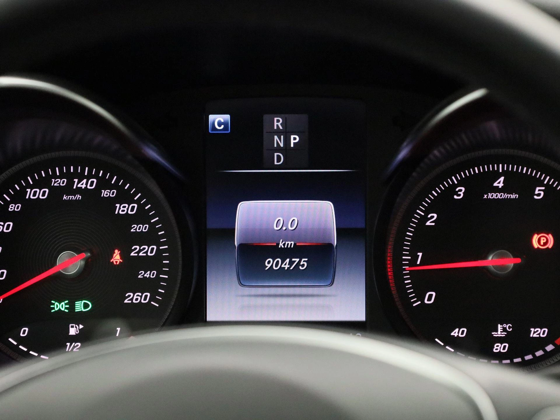 Mercedes-Benz-C-Klasse-image-7