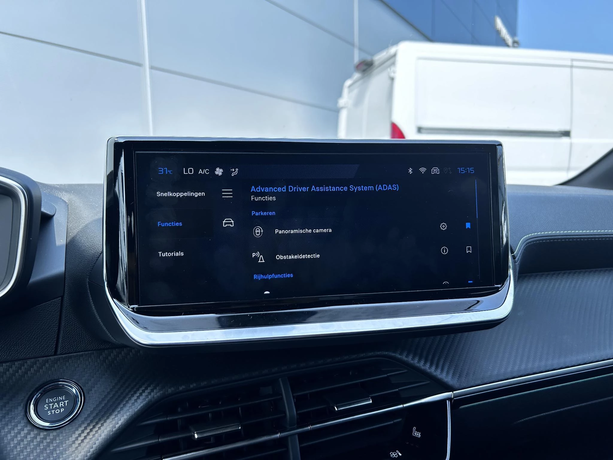 Peugeot-e-208-image-11