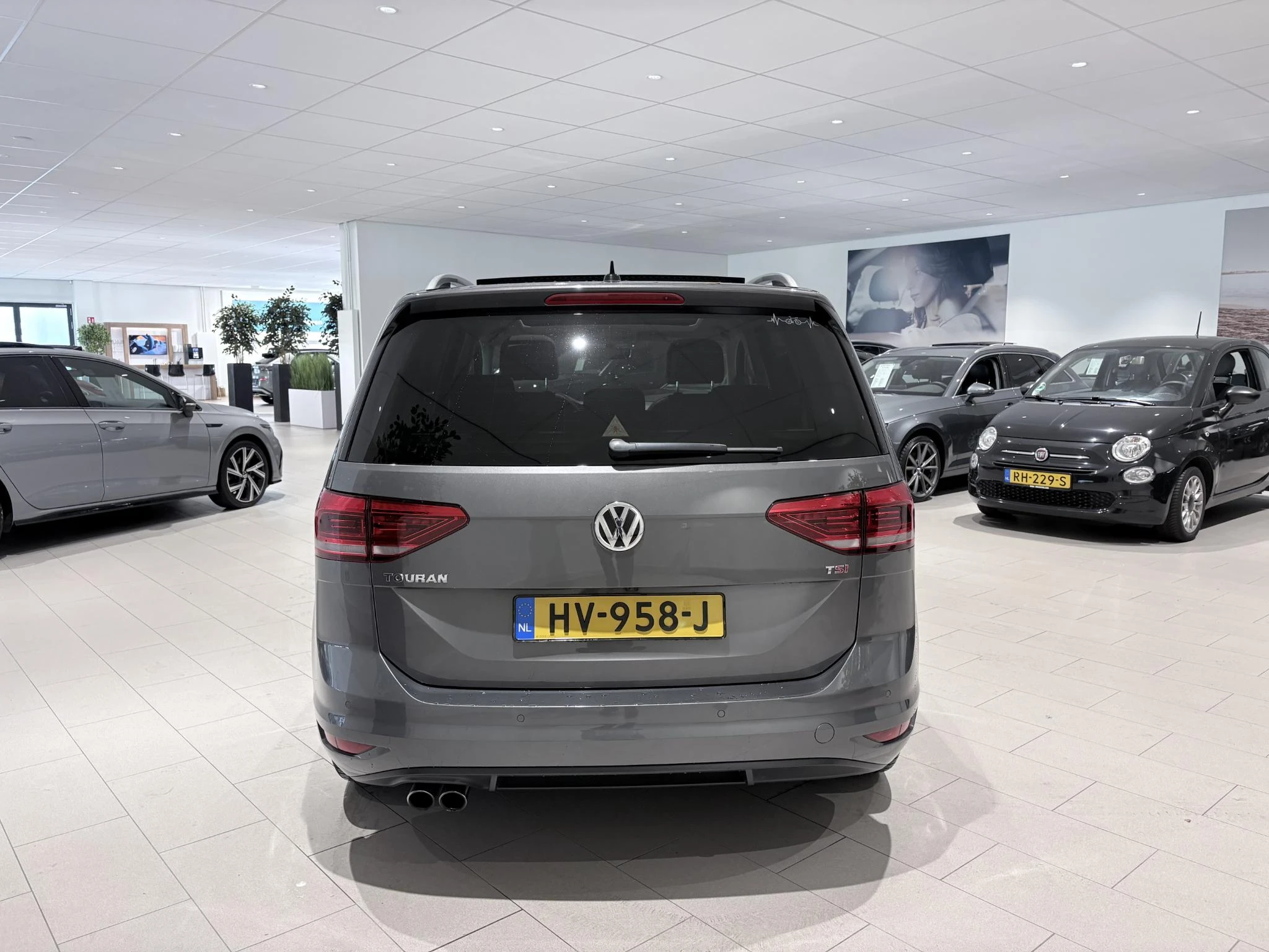 Volkswagen-Touran-image-3