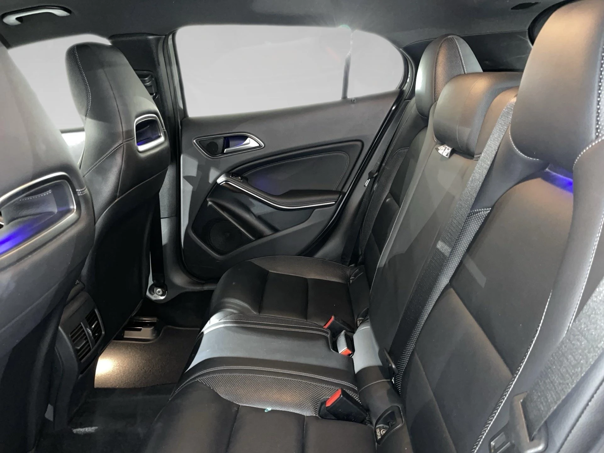 Mercedes-Benz-GLA-image-10