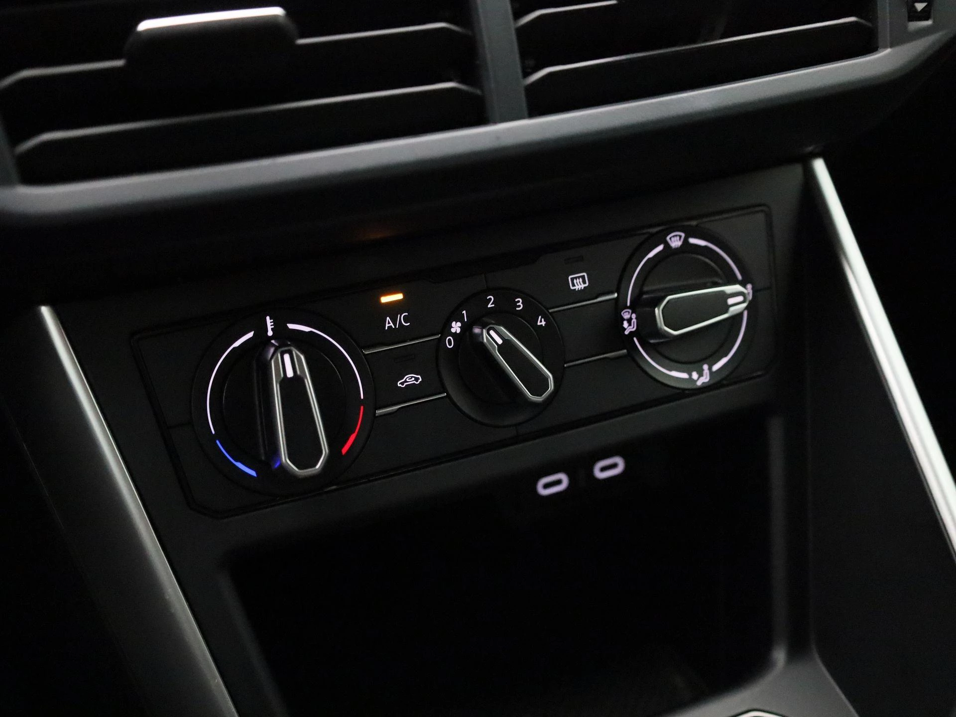 Volkswagen-Polo-image-14