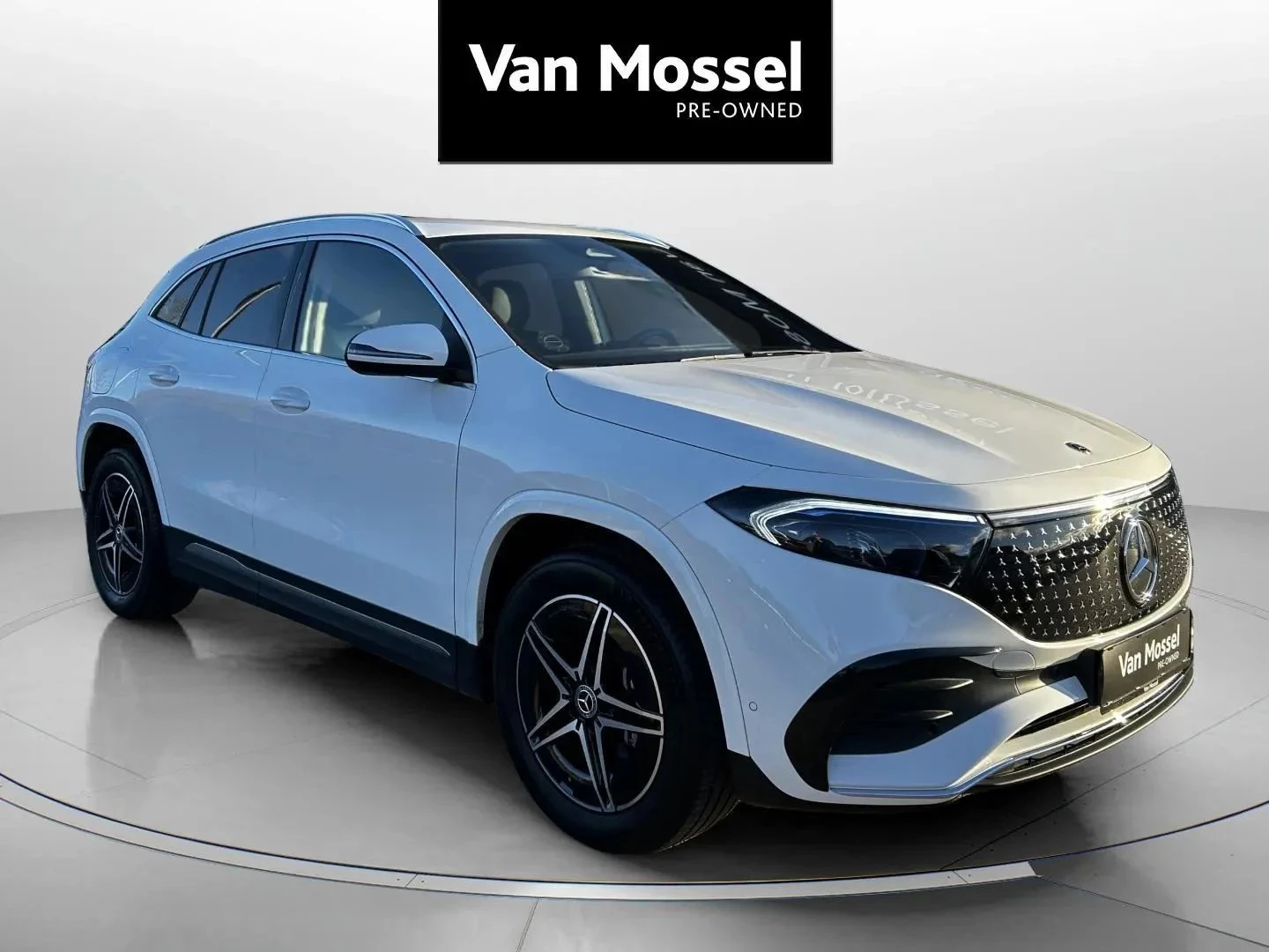 Mercedes-Benz-EQA-image-2