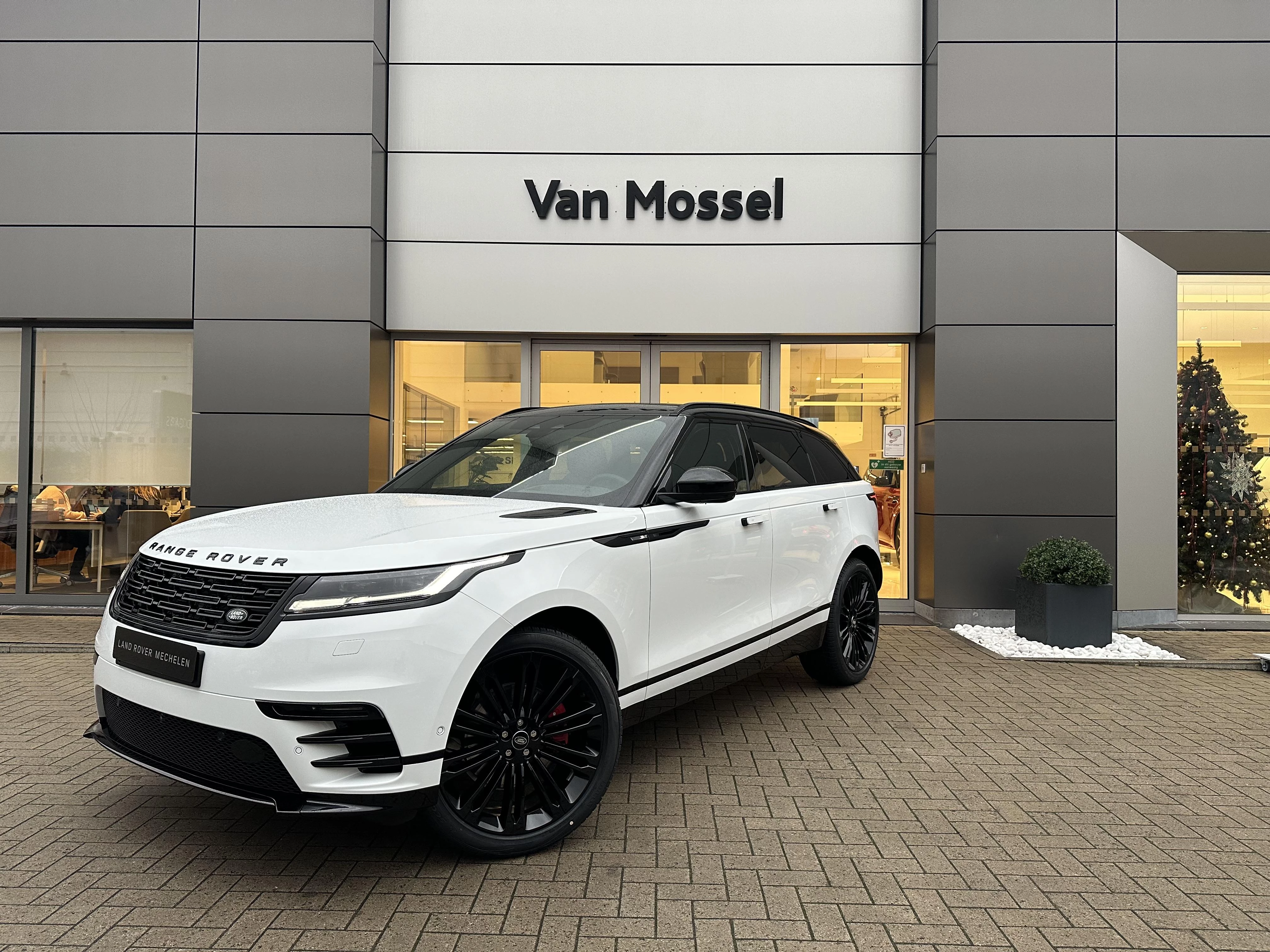 Land Rover-Range Rover Velar-image-0