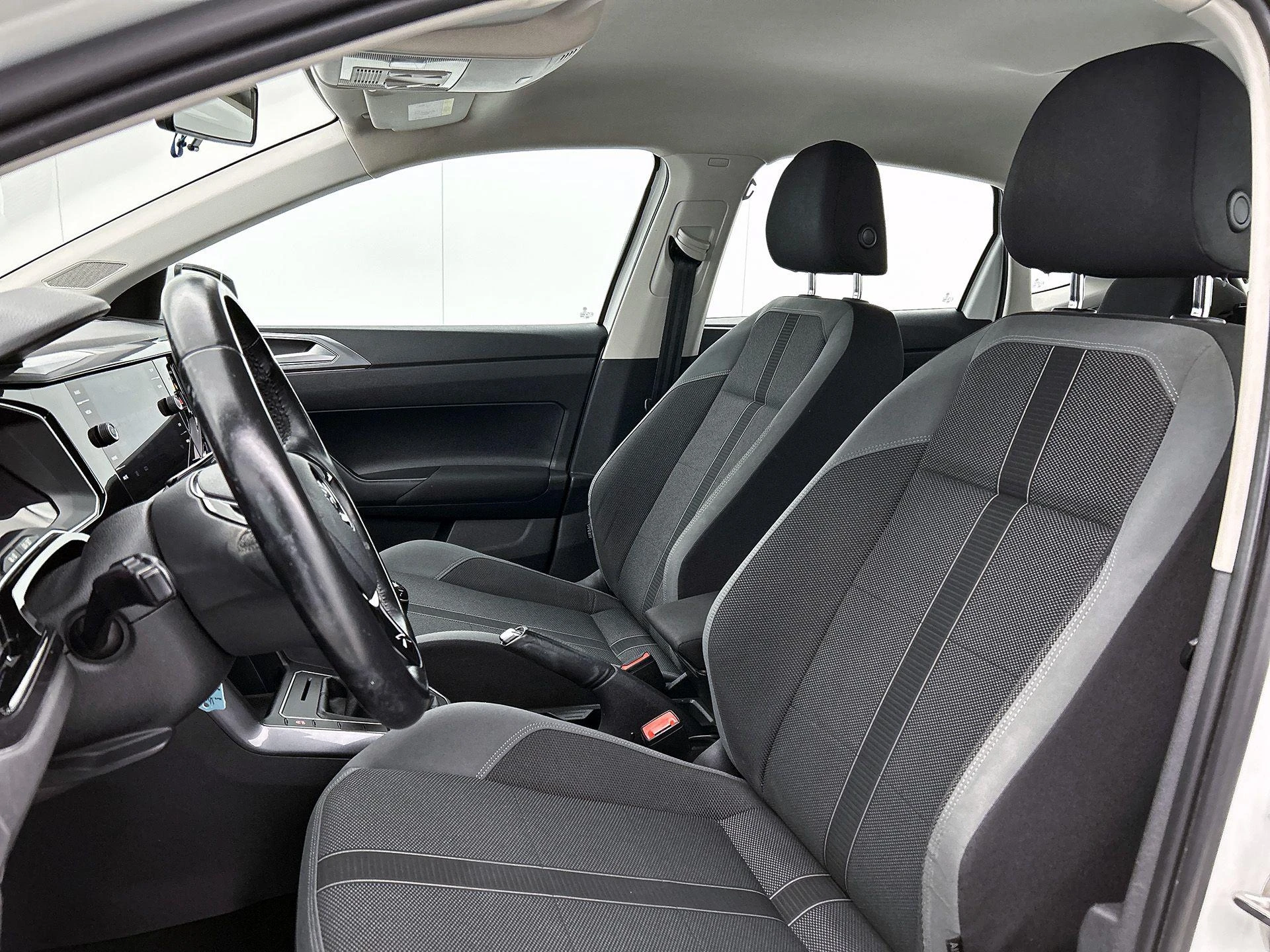 Volkswagen-Polo-image-31