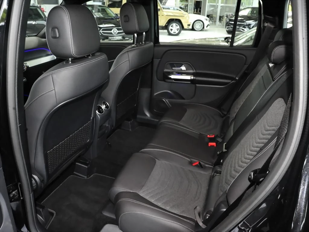 Mercedes-Benz-GLB 200 d-image-10