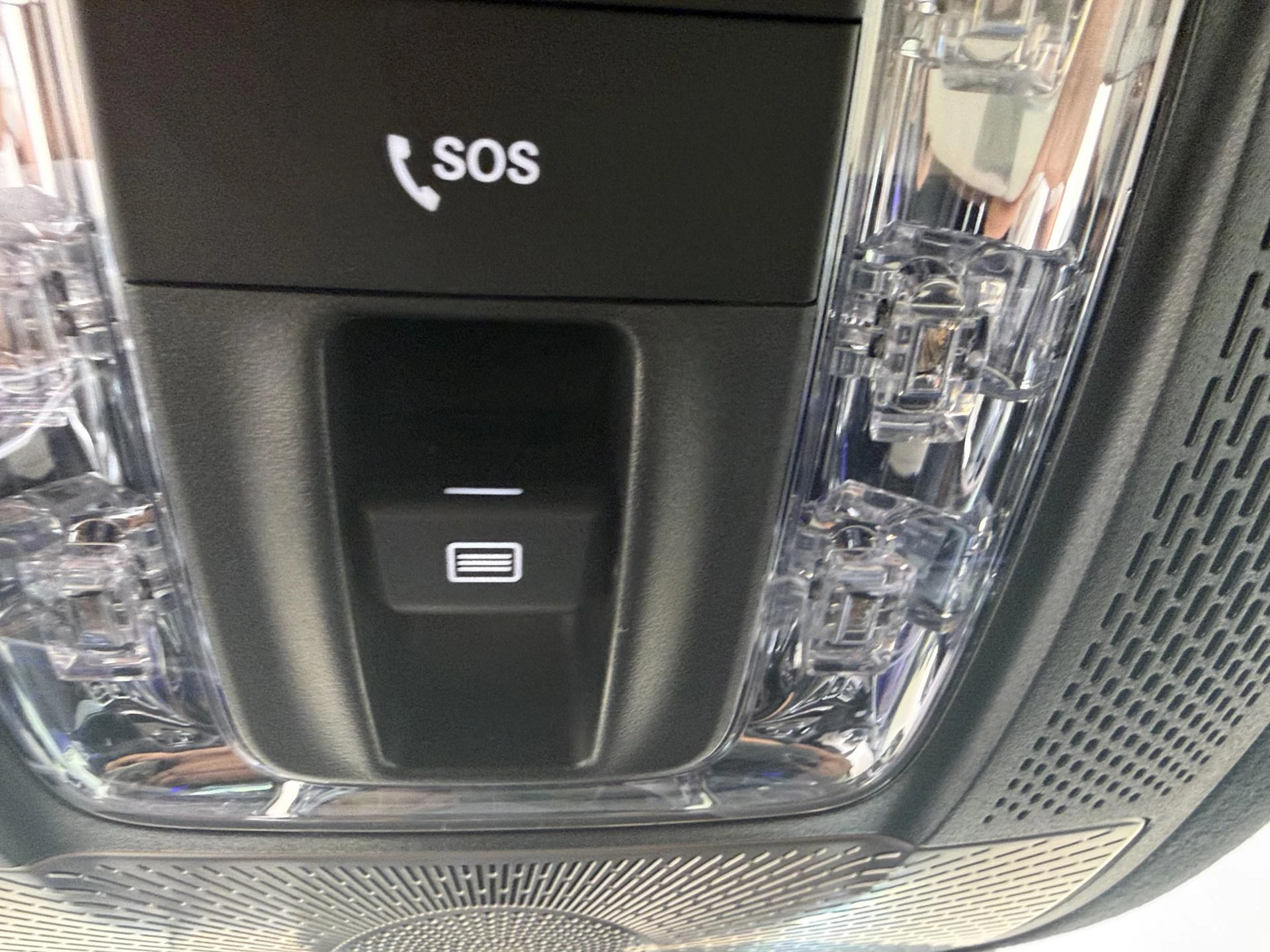 Mercedes-Benz-GLS-image-23