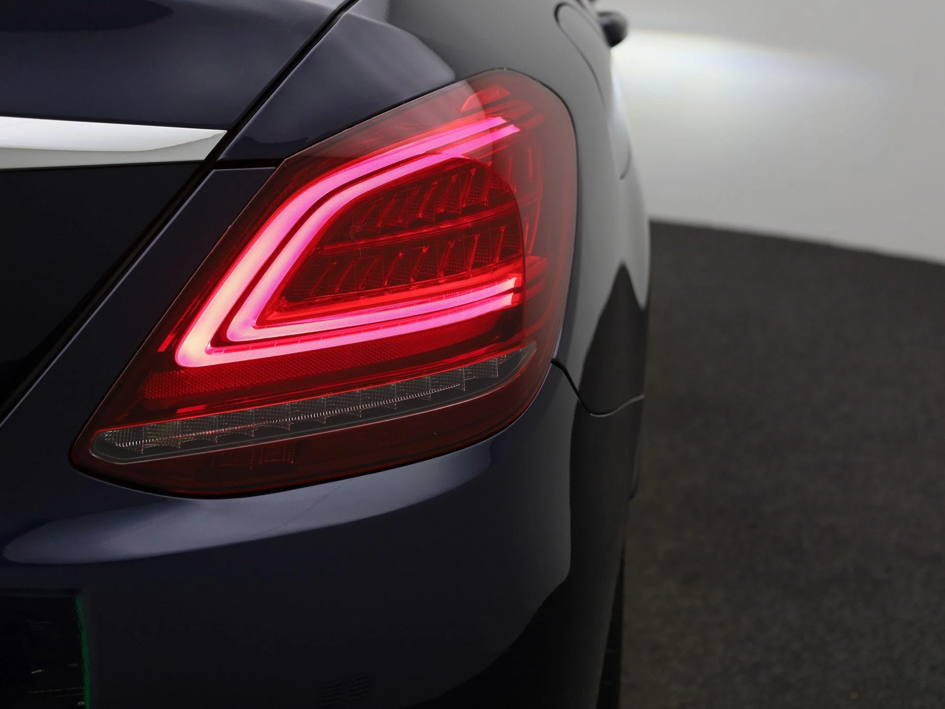 Mercedes-Benz-C-Klasse-image-50