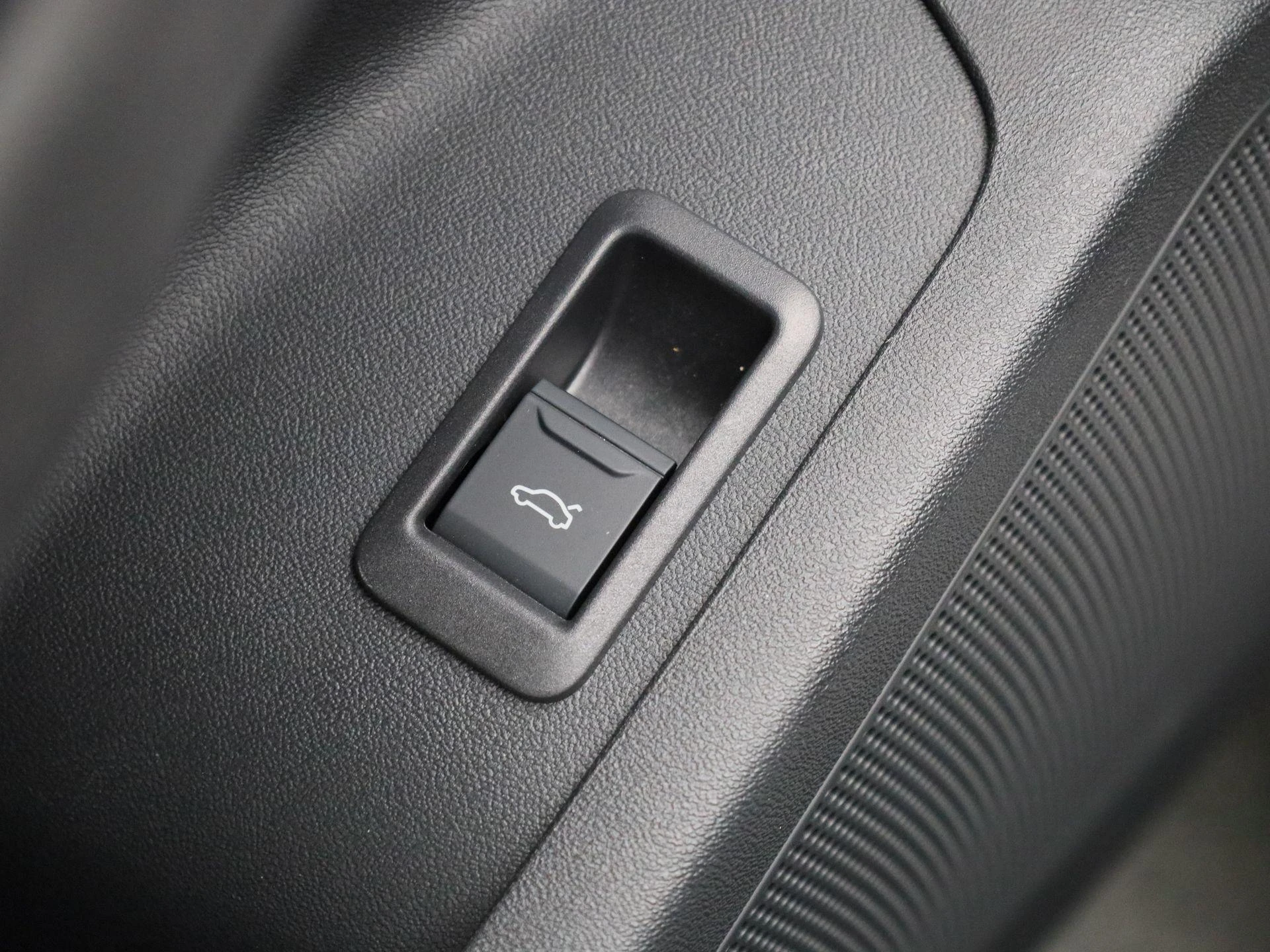 Audi-Q6 e-tron-image-44