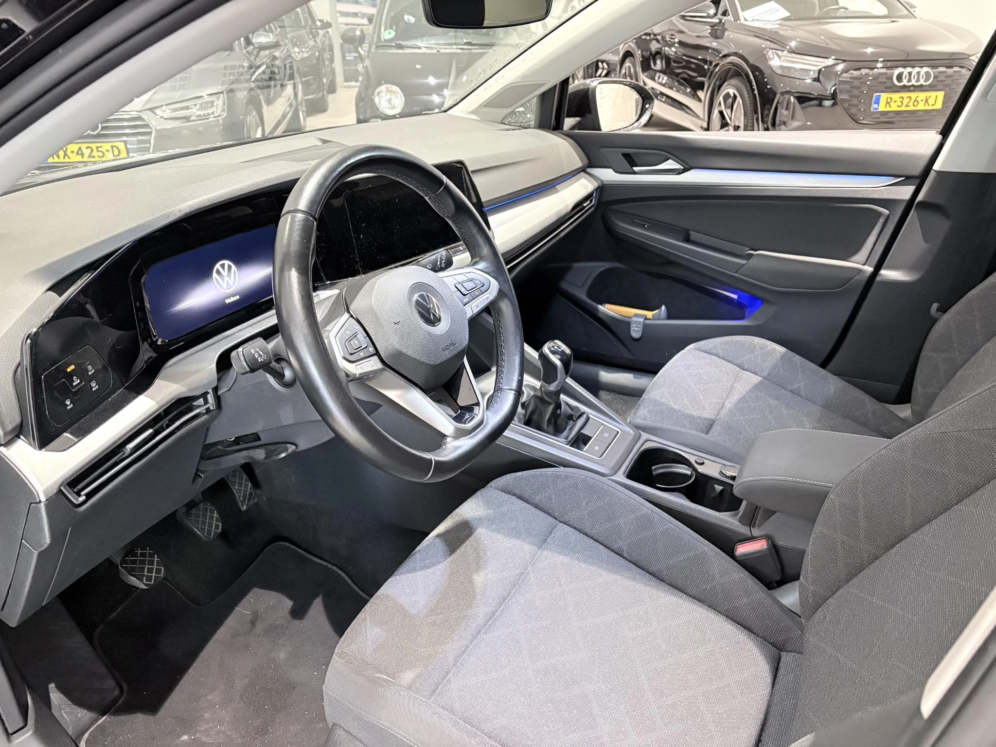 Volkswagen-Golf-image-9
