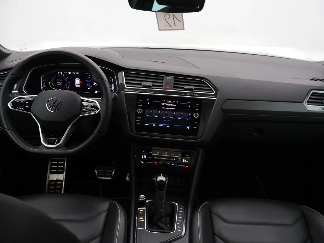 Volkswagen Tiguan eHybrid (PHEV) Tiguan eHybrid 1.4 TSI 150pk R-Line AUTOMAAT*NAVI*PANO*ADAPTIVE*TREKHAAK