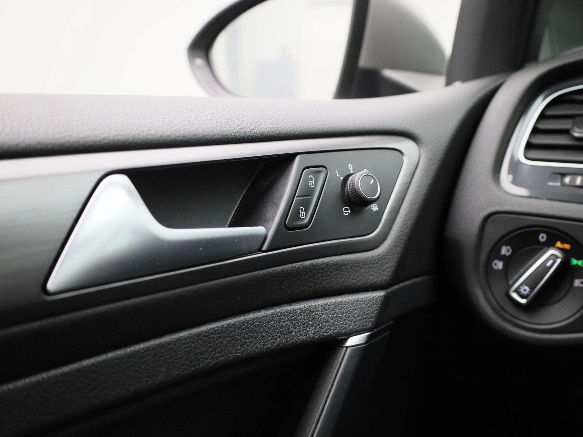 Volkswagen-Golf-image-20