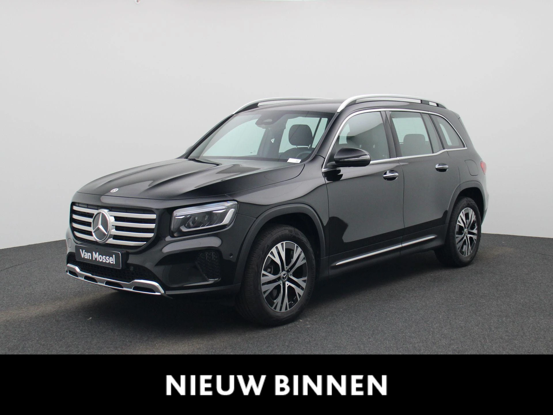 Mercedes-Benz-GLB-image-0