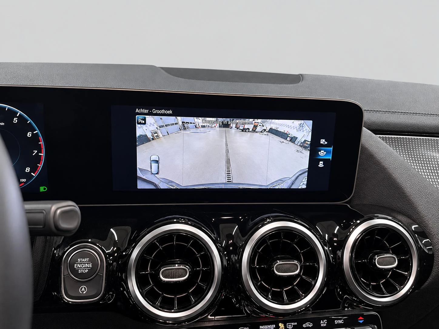 Mercedes-Benz-GLA-image-10