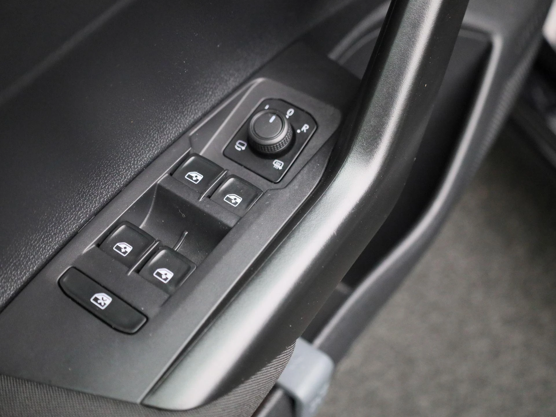 Volkswagen-Polo-image-27