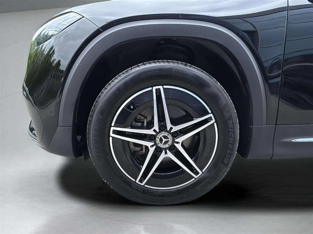 Mercedes-Benz-EQB-image-8