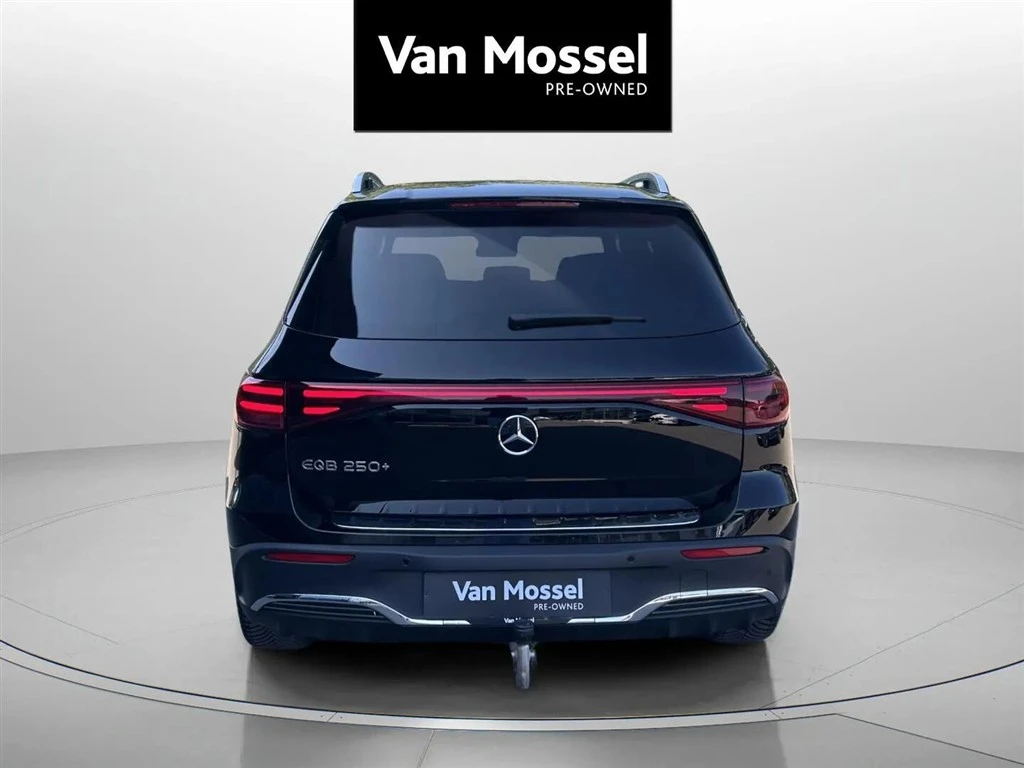 Mercedes-Benz-EQB-image-6