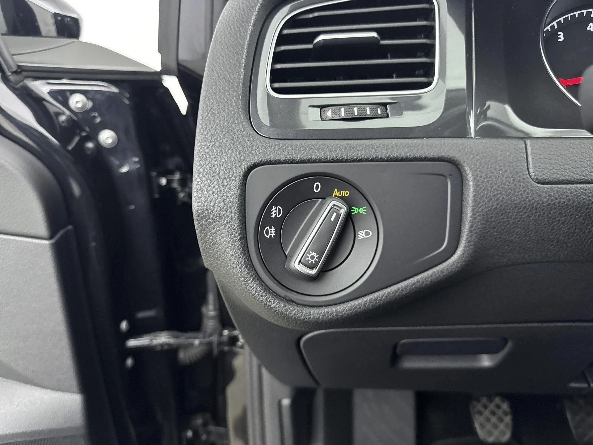 Volkswagen-Golf-image-19