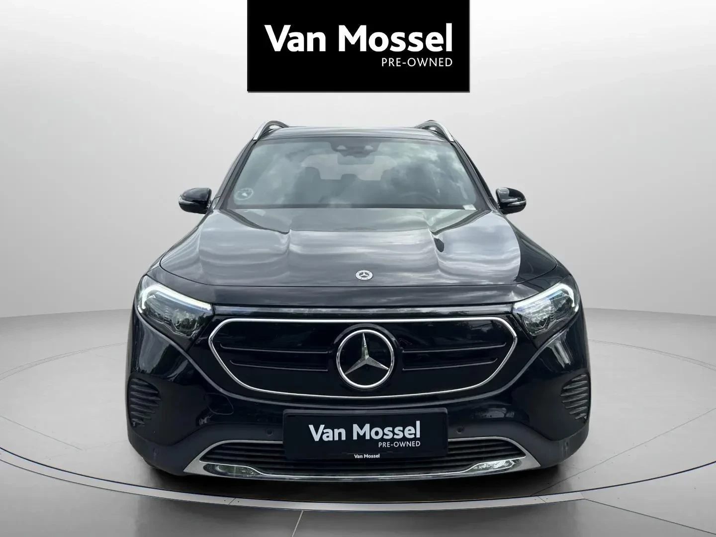 Mercedes-Benz-EQB-image-1