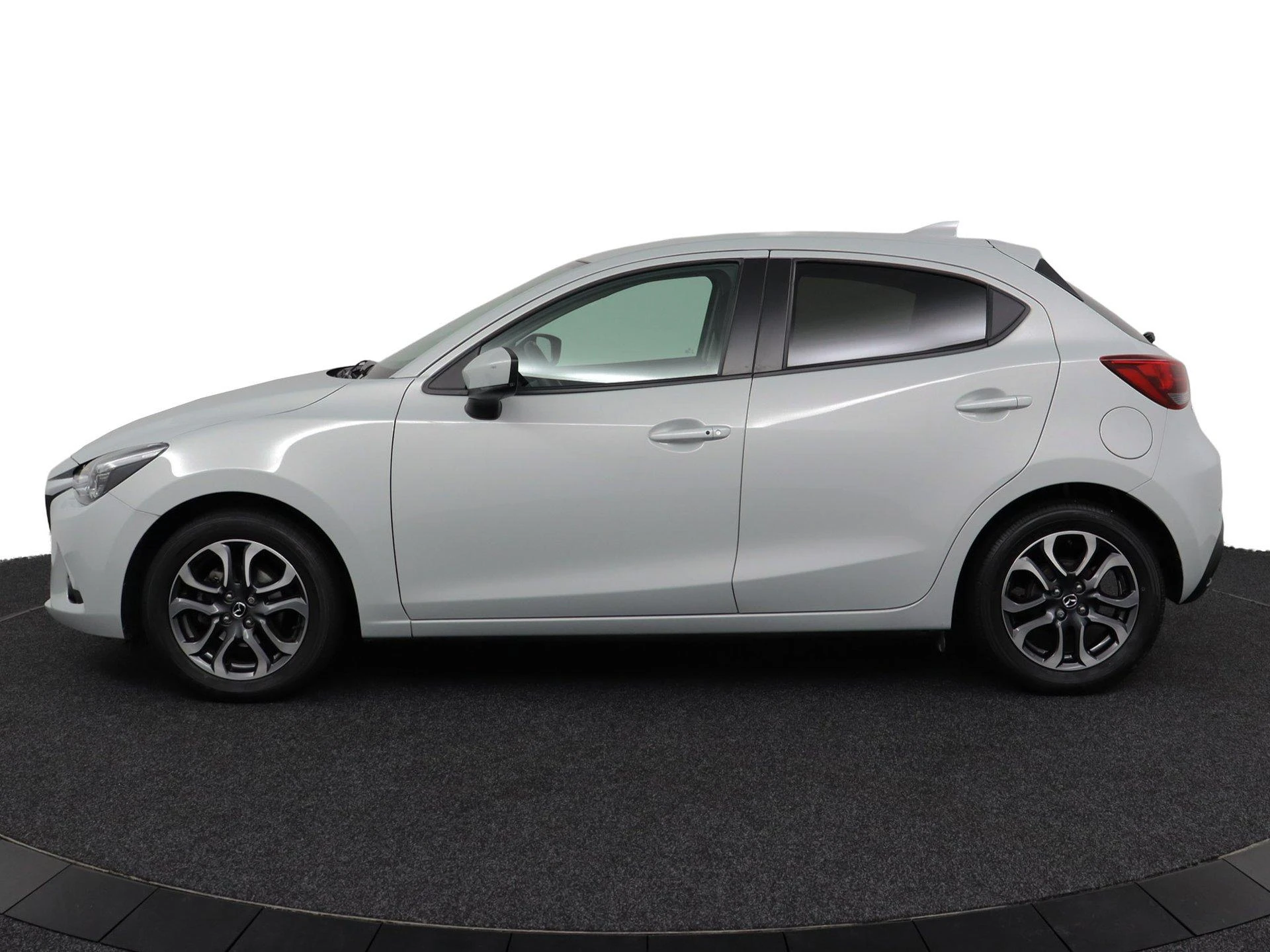 Mazda-2-image-3