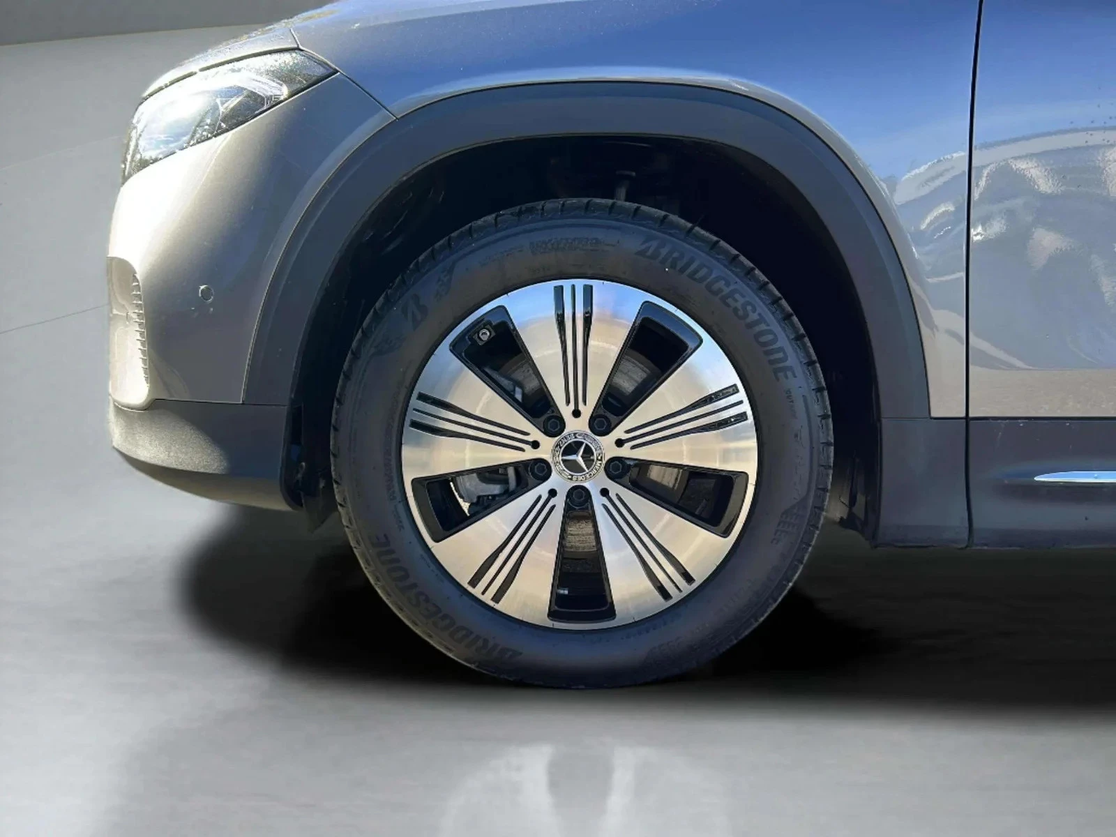 Mercedes-Benz-EQB-image-8