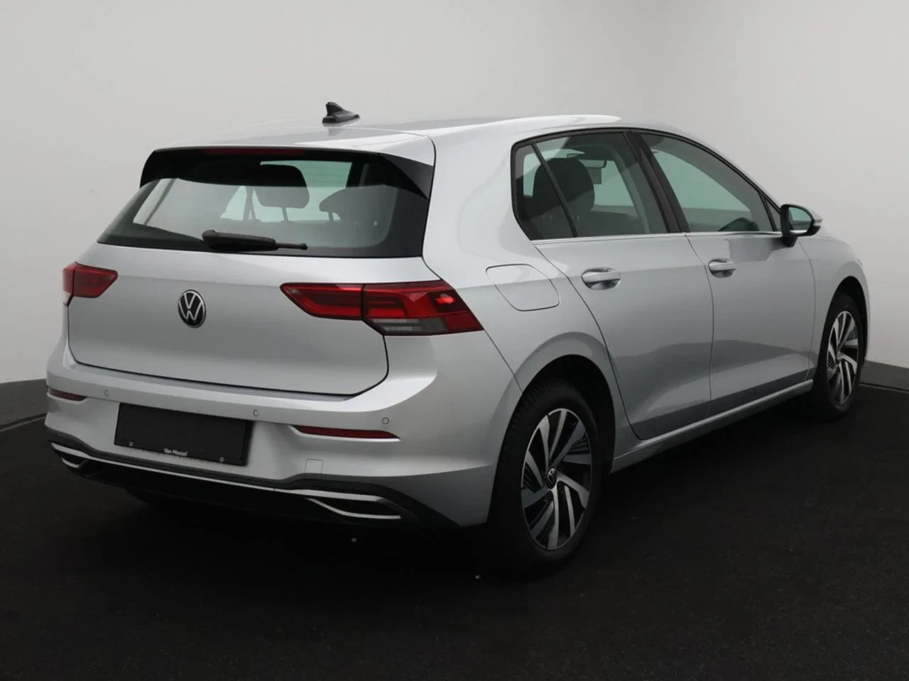 Volkswagen-Golf-image-1
