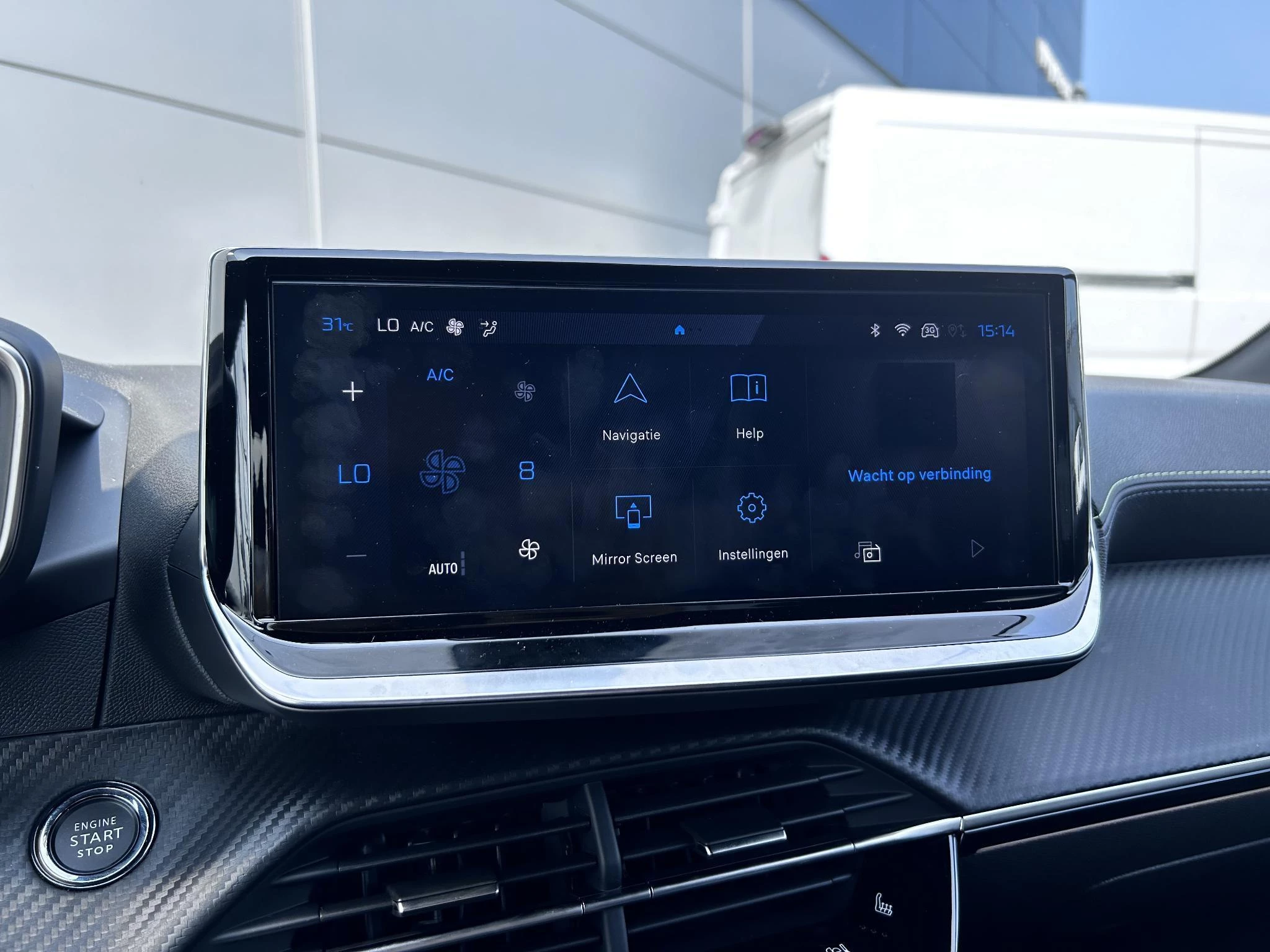 Peugeot-e-208-image-12