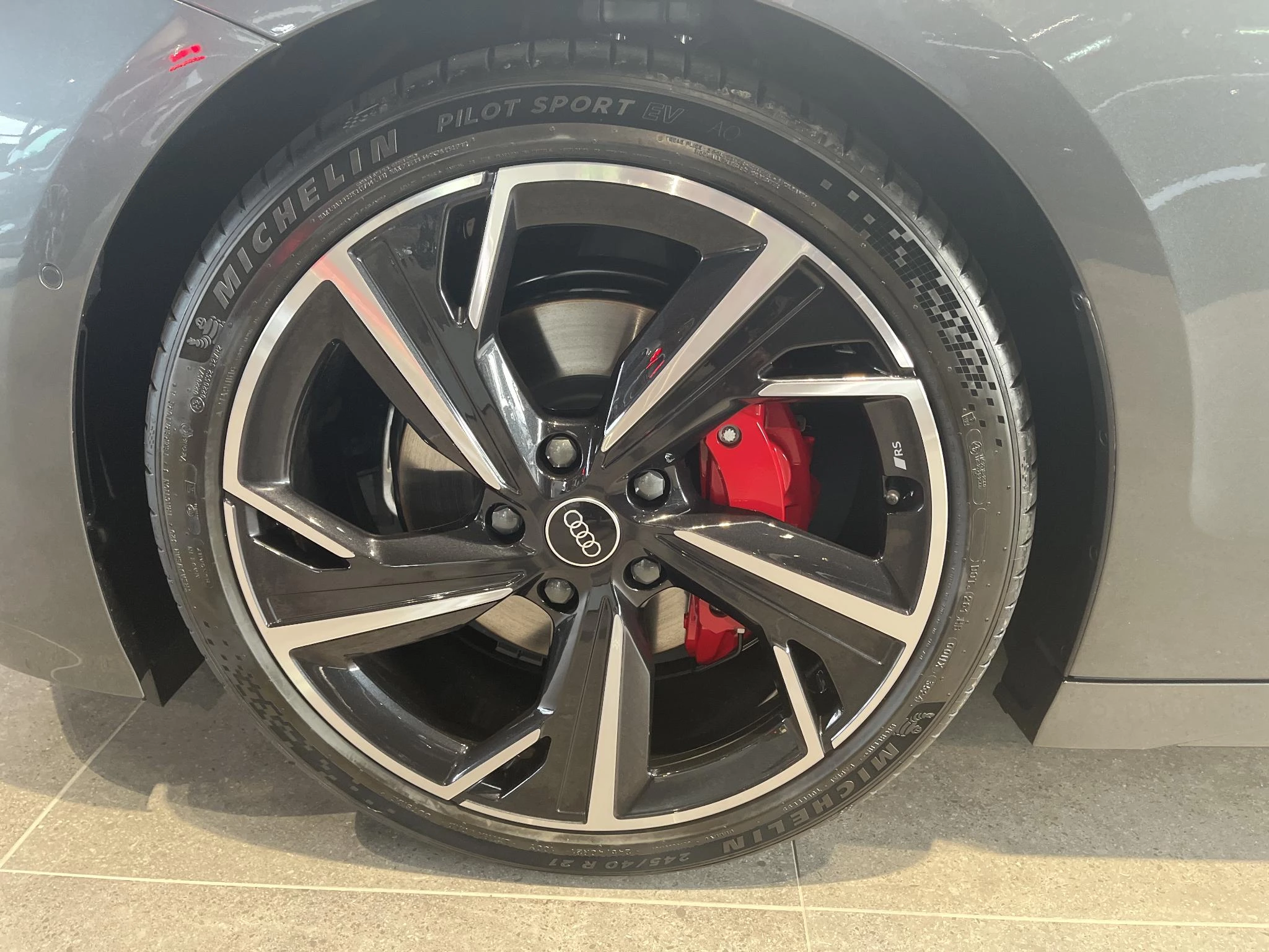 Audi-A6 Avant e-tron-image-4