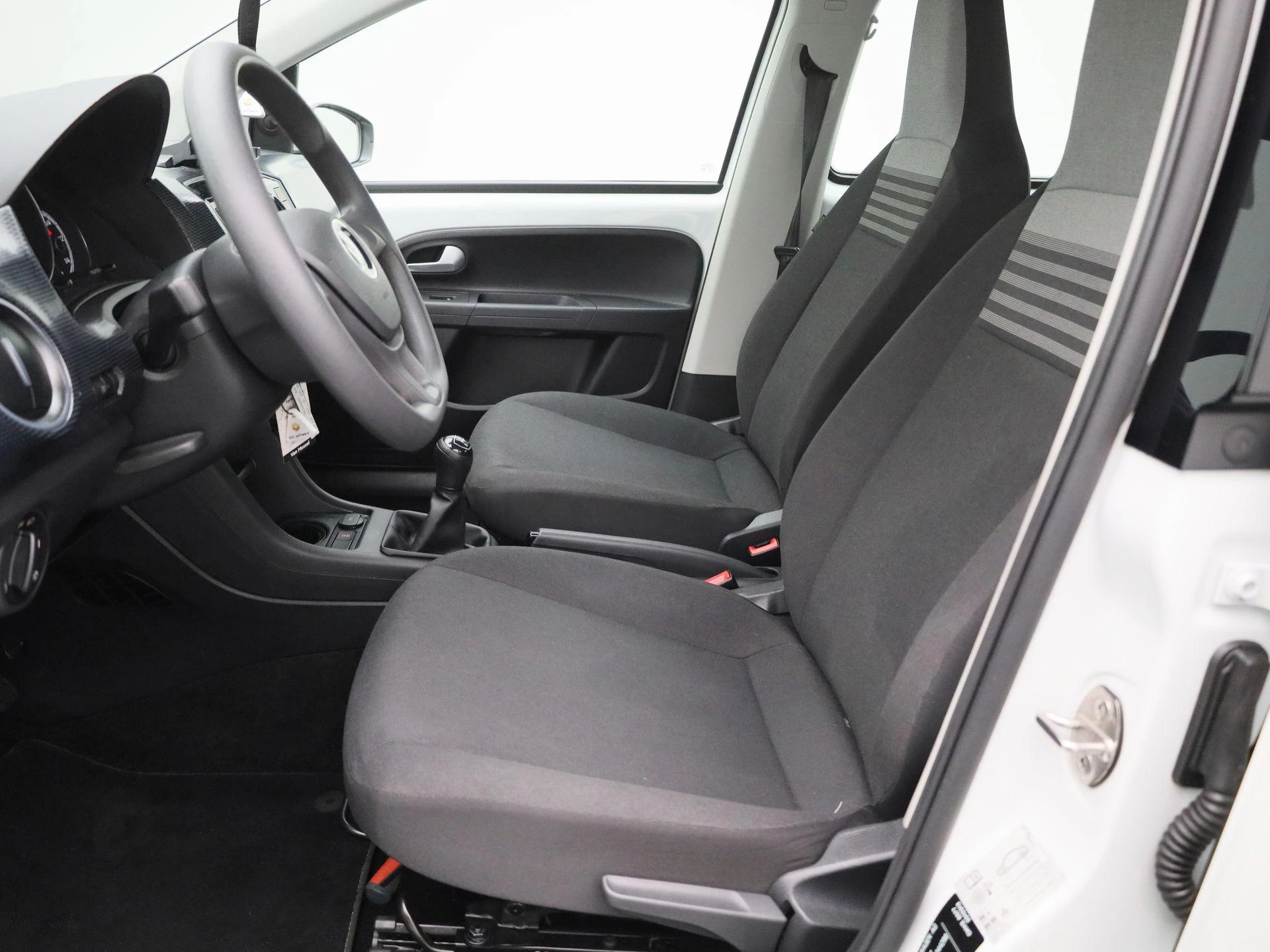 Volkswagen-up!-image-7