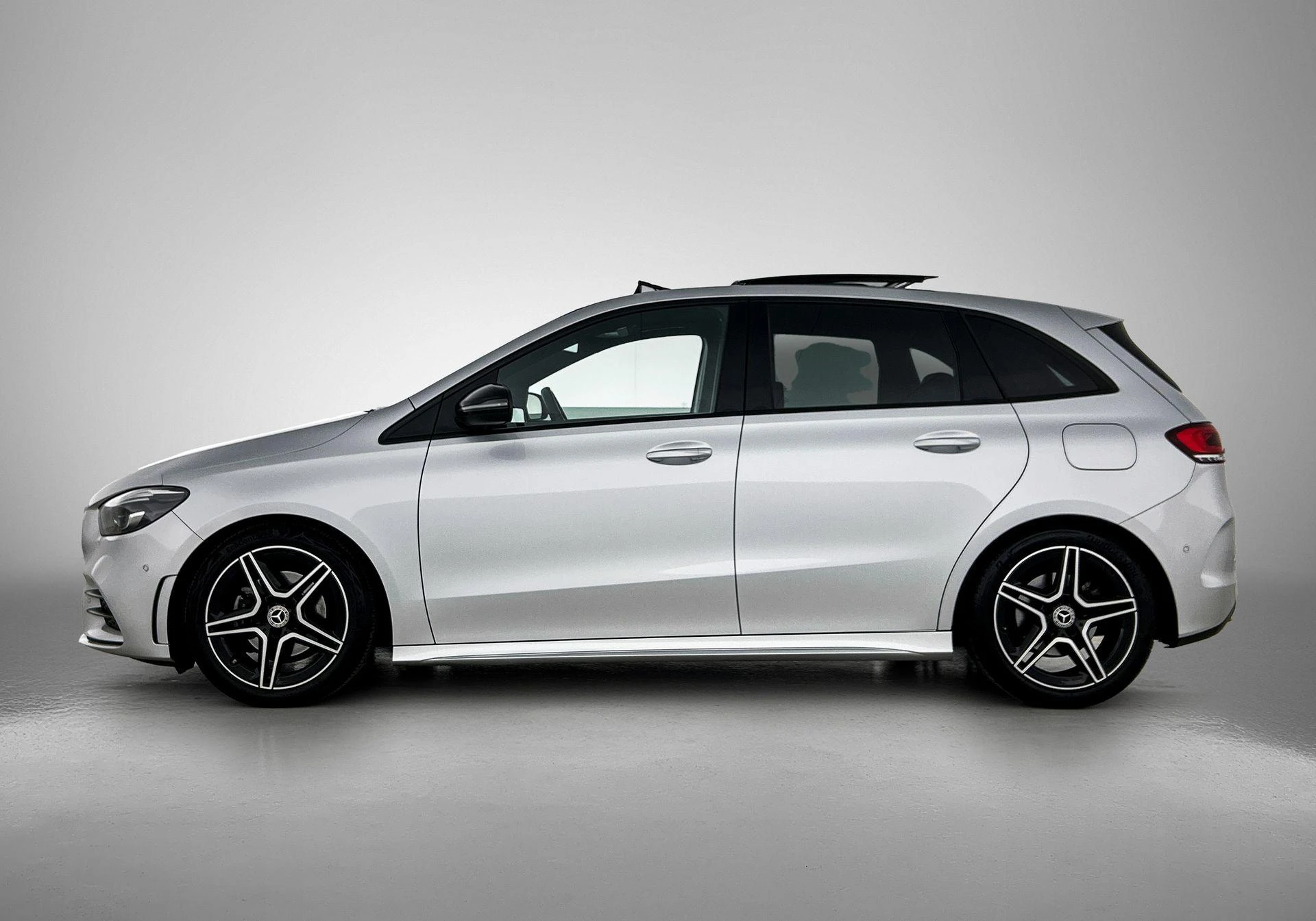 Mercedes-Benz-B-Klasse-image-1