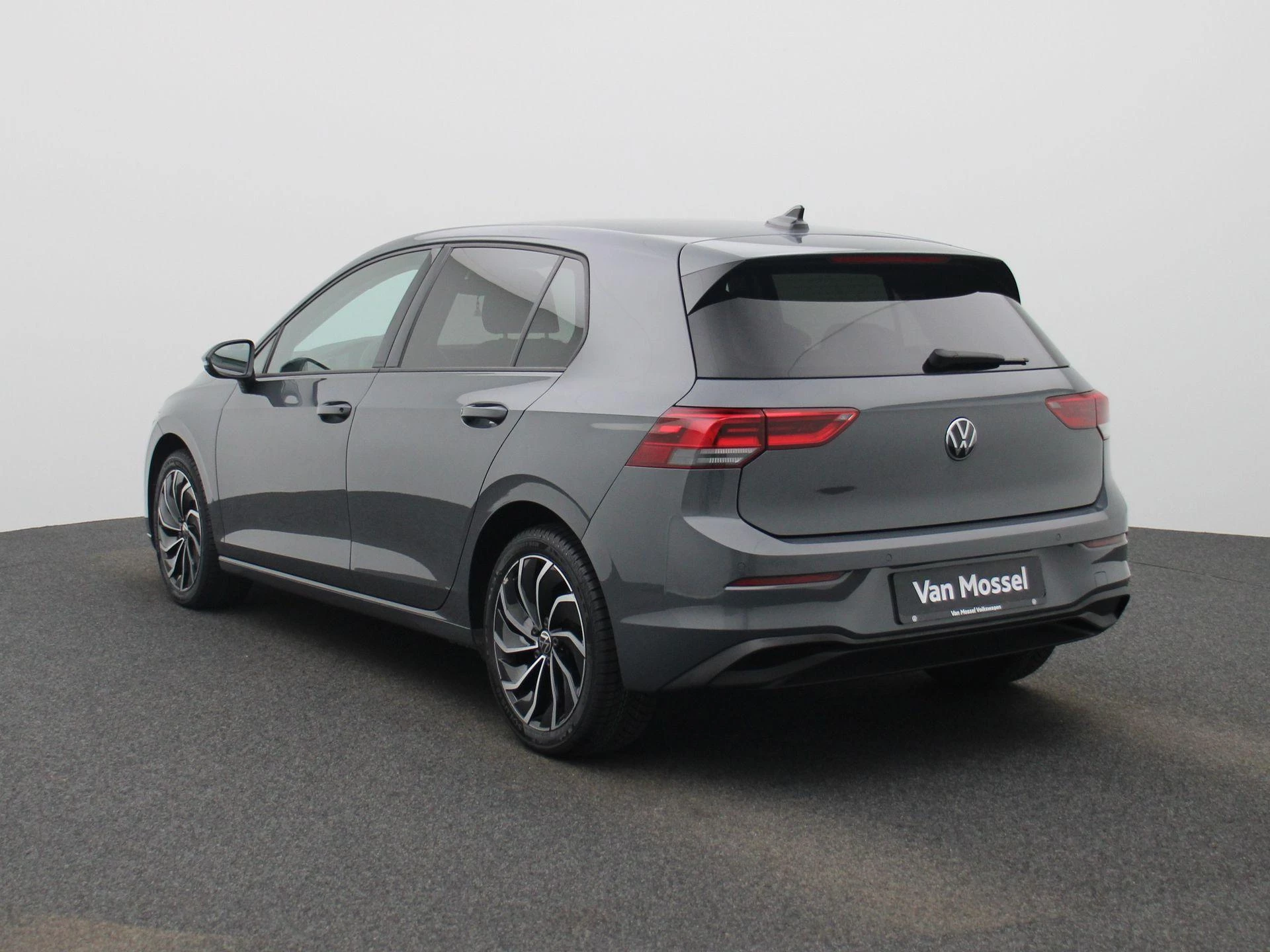 Volkswagen-Golf-image-1