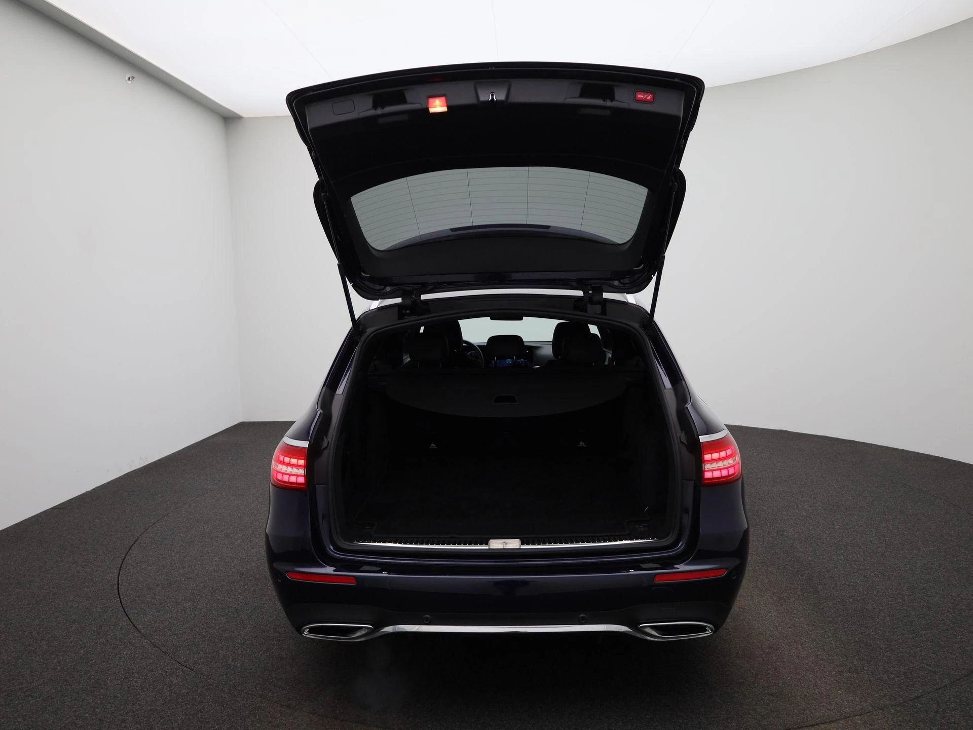 Mercedes-Benz-E-Klasse-image-10