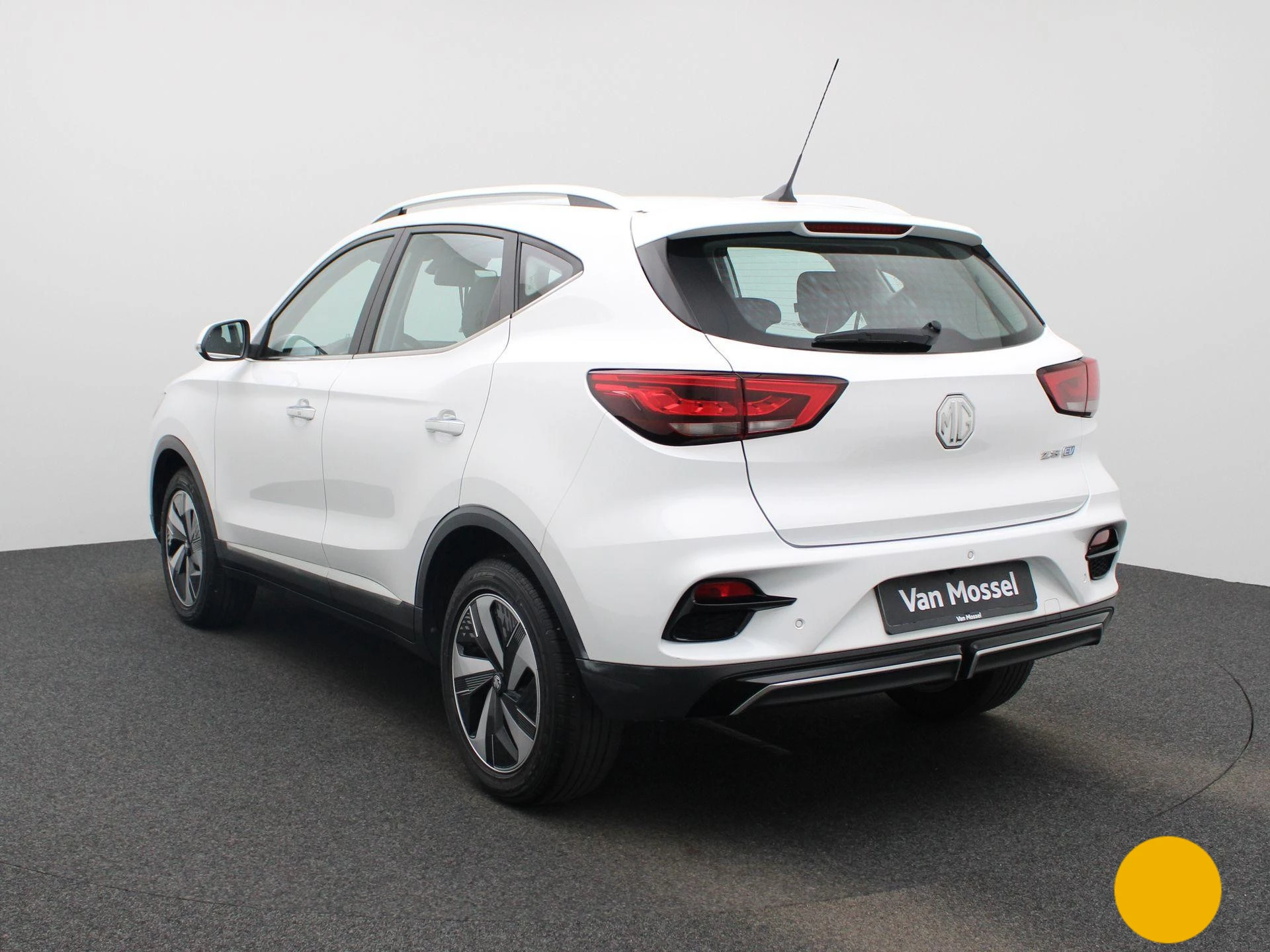 MG-ZS EV-image-1
