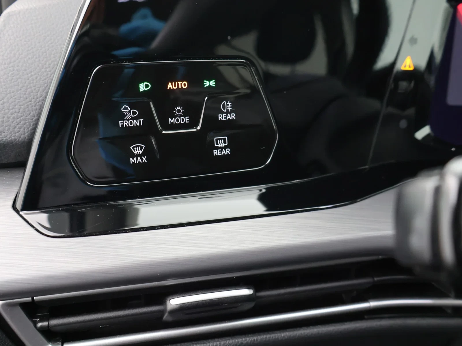 Volkswagen-Golf-image-16